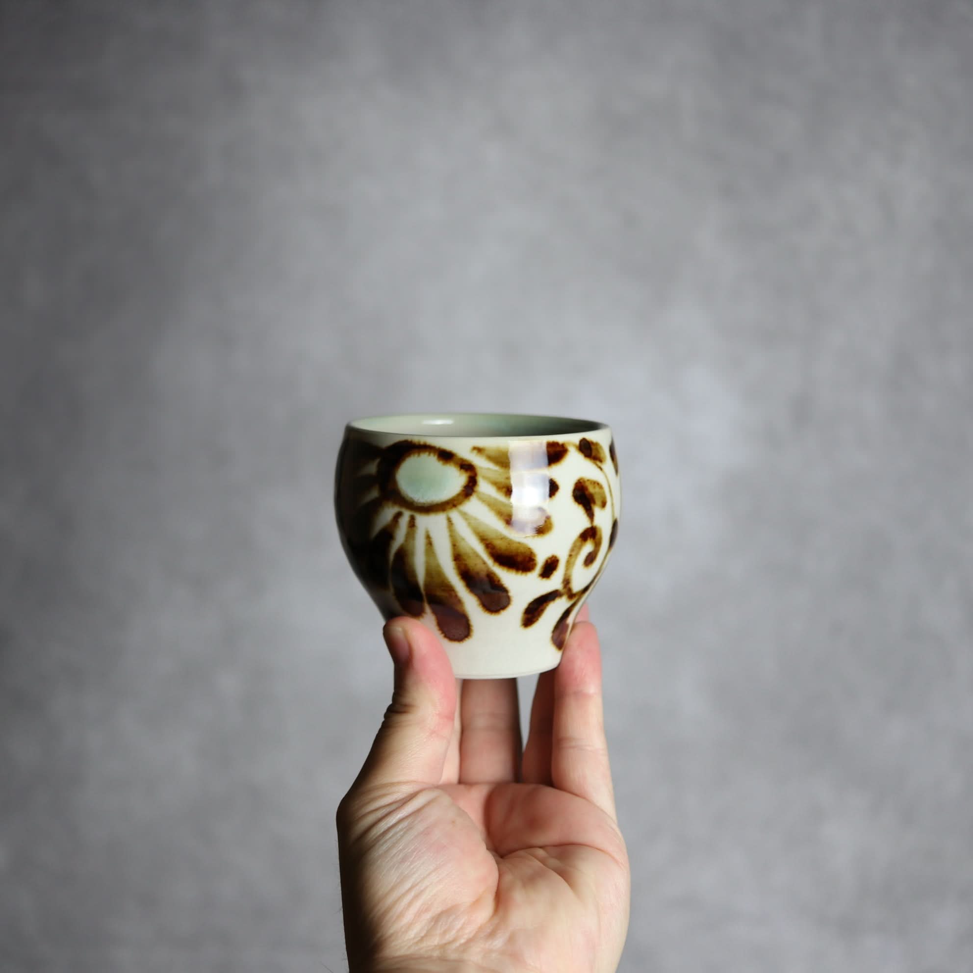 湯呑1 三彩 菊唐草 やちむん 陶器 拓美窯 やちむん 陶器.