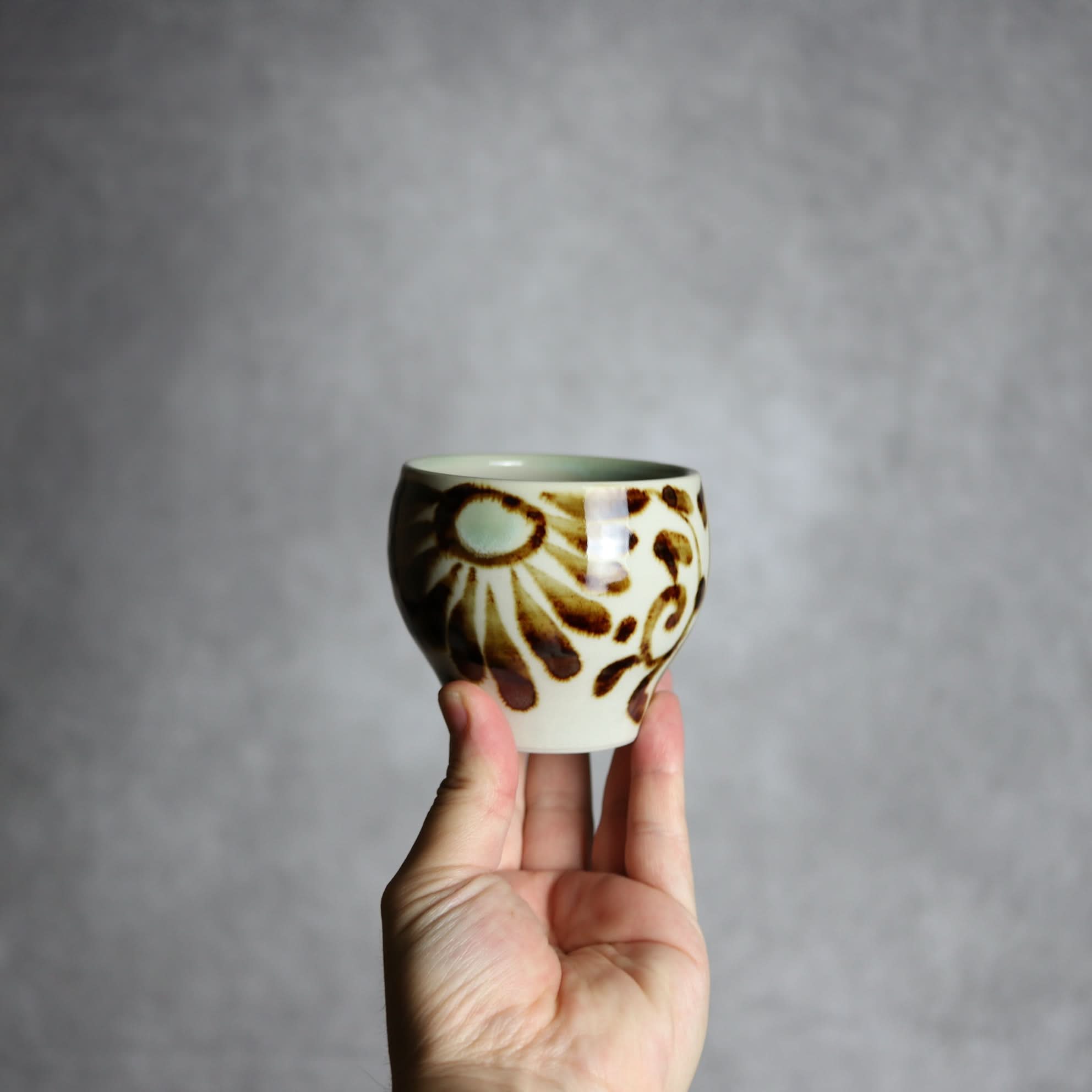 湯呑1 三彩 菊唐草 やちむん 陶器 拓美窯 やちむん 陶器.