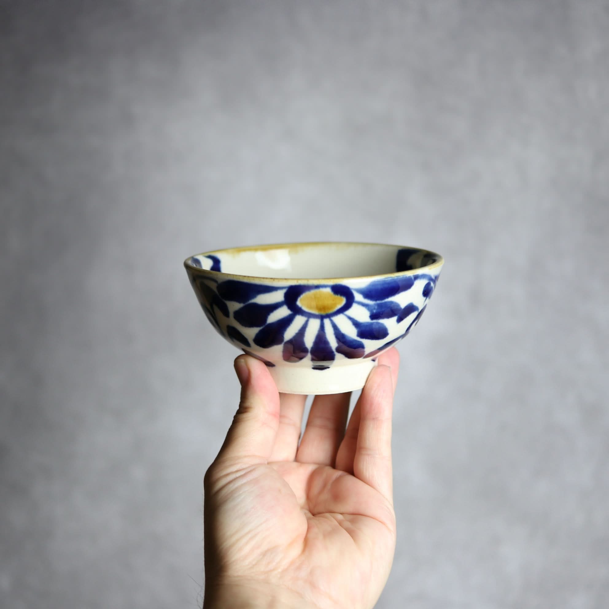 4寸マカイ1 飴 呉須釉 菊唐草 やちむん 陶器 拓美窯 やちむん 陶器.