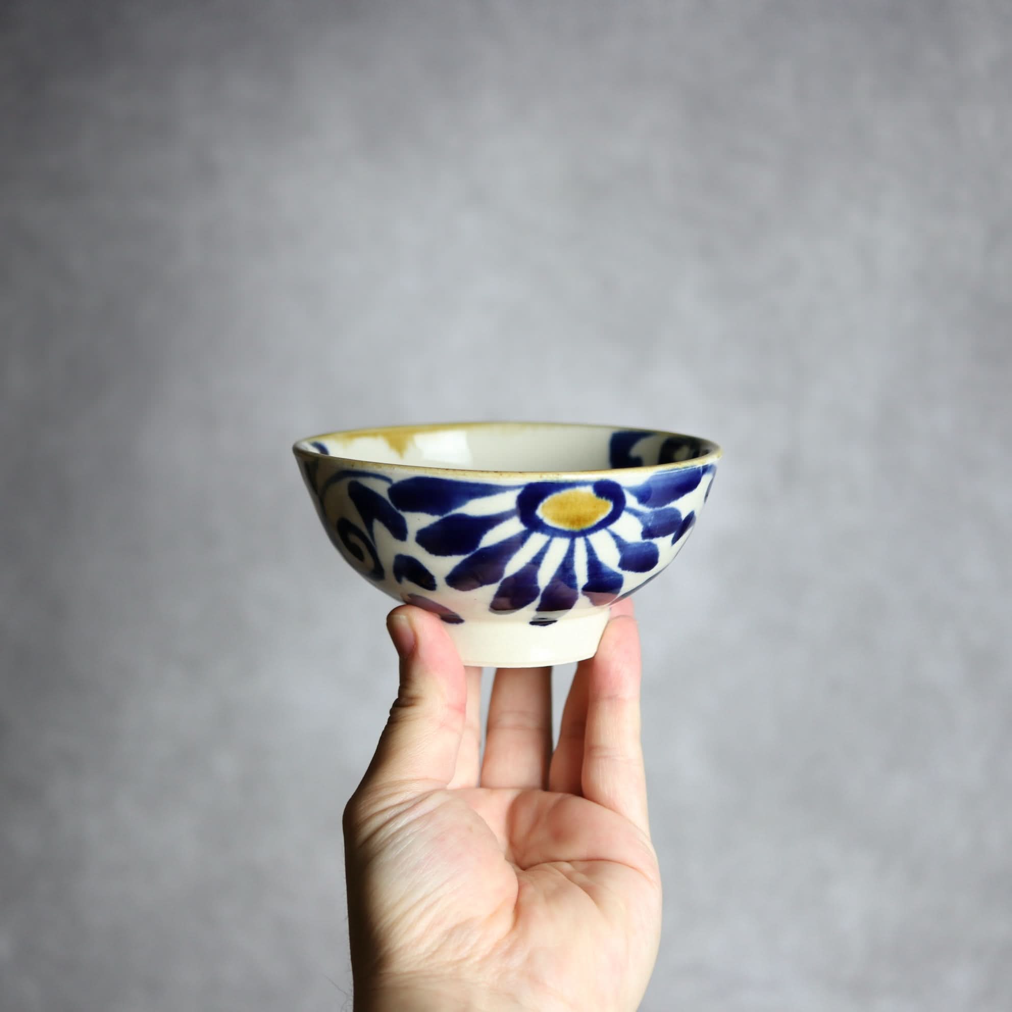 4寸マカイ1 飴 呉須釉 菊唐草 やちむん 陶器 拓美窯 やちむん 陶器.