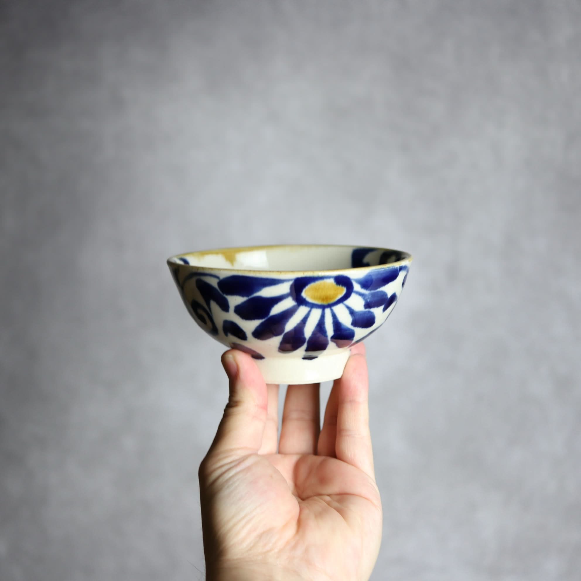 4寸マカイ1 飴 呉須釉 菊唐草 やちむん 陶器 拓美窯 やちむん 陶器.