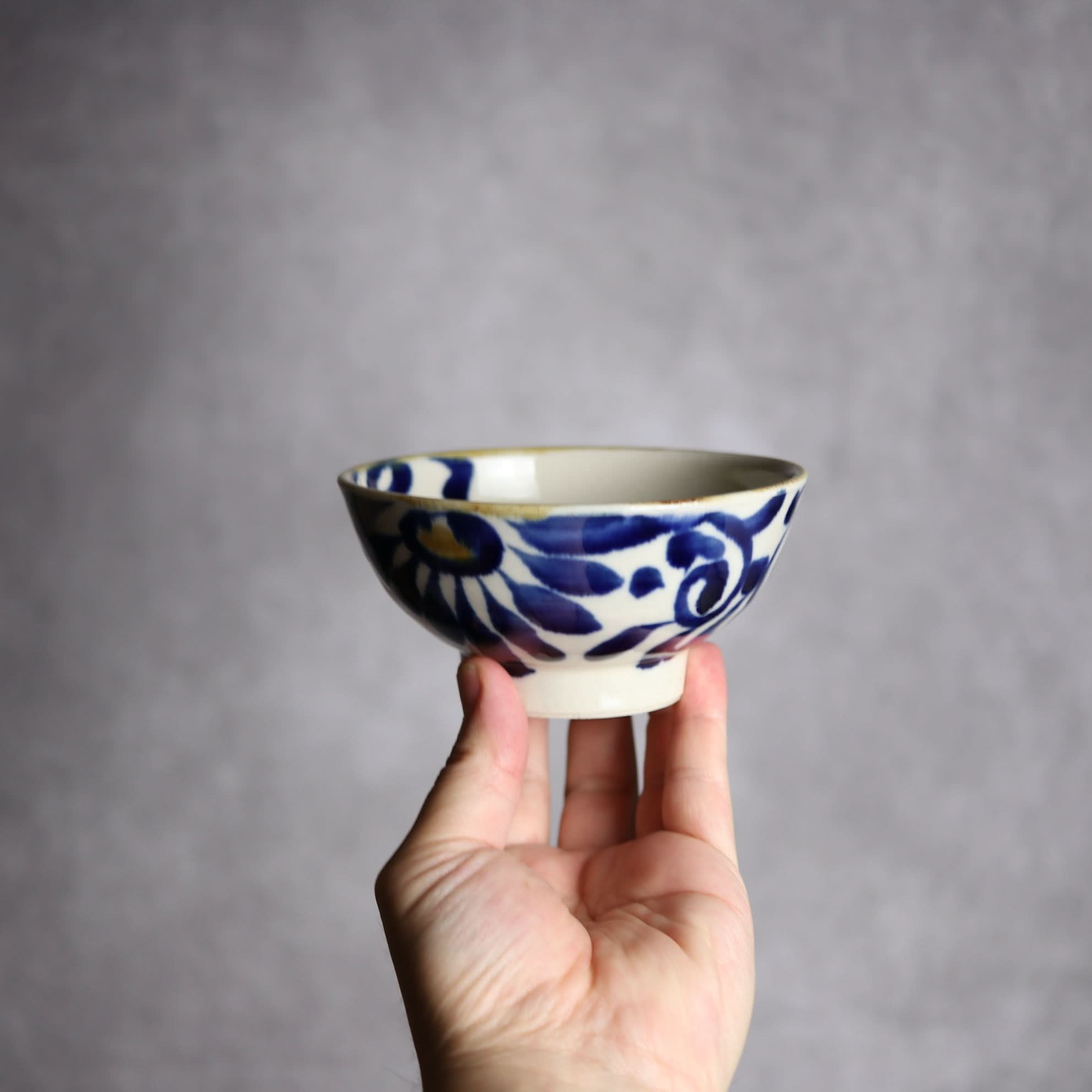 4寸マカイ1 飴 呉須釉 菊唐草 やちむん 陶器 拓美窯 やちむん 陶器.