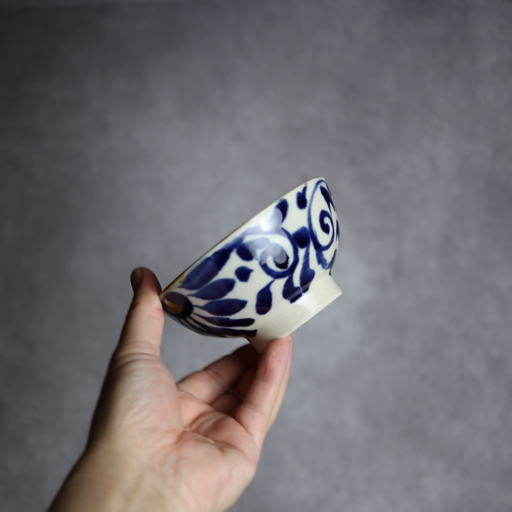 4寸マカイ1 飴 呉須釉 菊唐草 やちむん 陶器 拓美窯 やちむん 陶器.