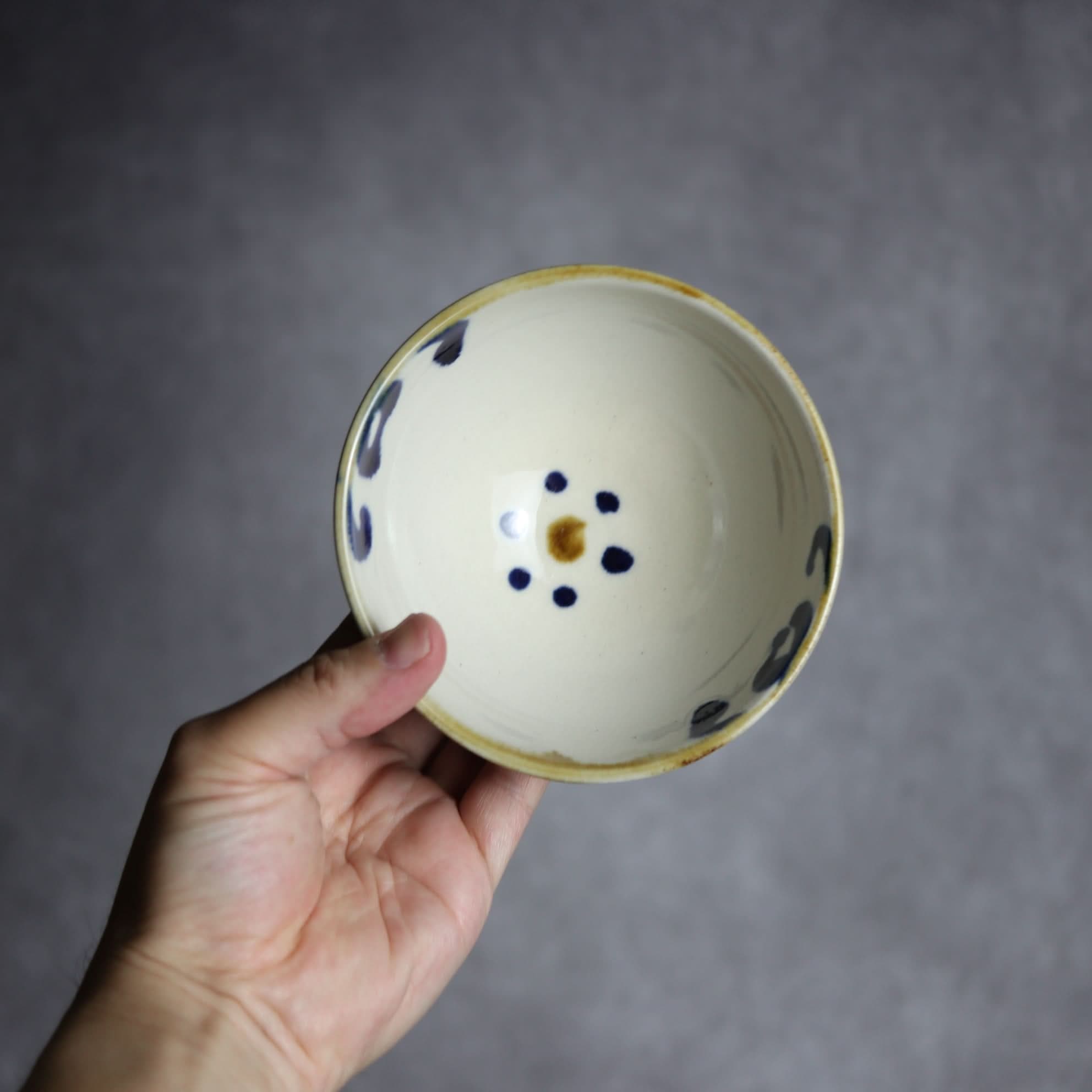 4寸マカイ1 飴 呉須釉 菊唐草 やちむん 陶器 拓美窯 やちむん 陶器.