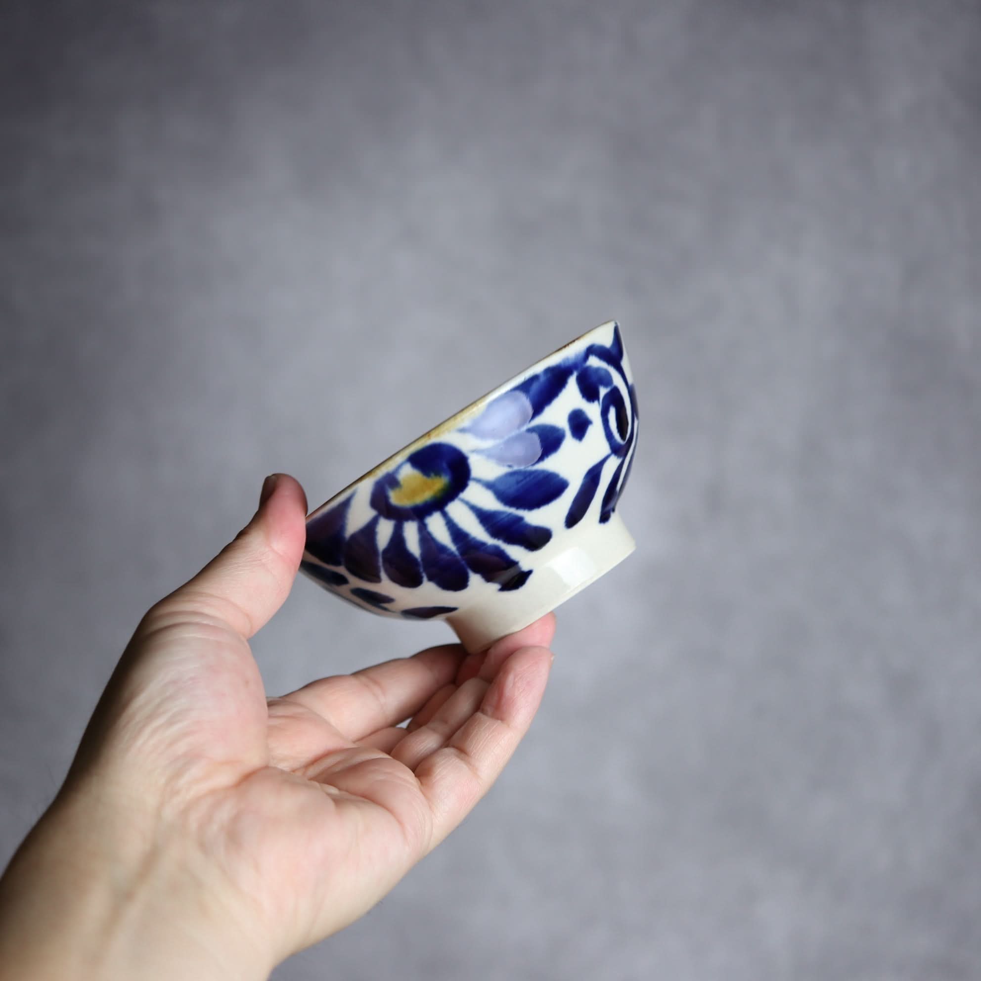 4寸マカイ1 飴 呉須釉 菊唐草 やちむん 陶器 拓美窯 やちむん 陶器.