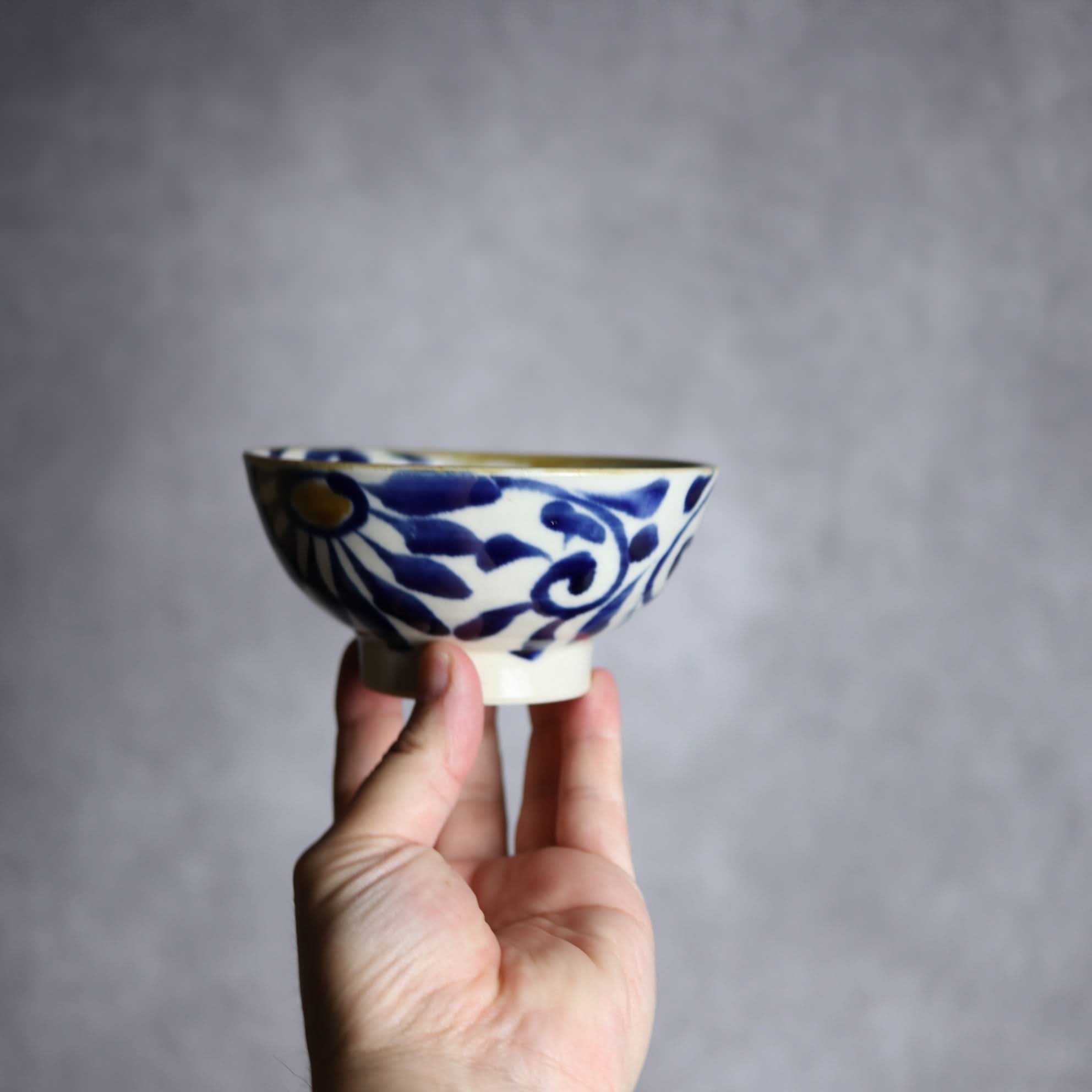 4寸マカイ1 飴 呉須釉 菊唐草 やちむん 陶器 拓美窯 やちむん 陶器.