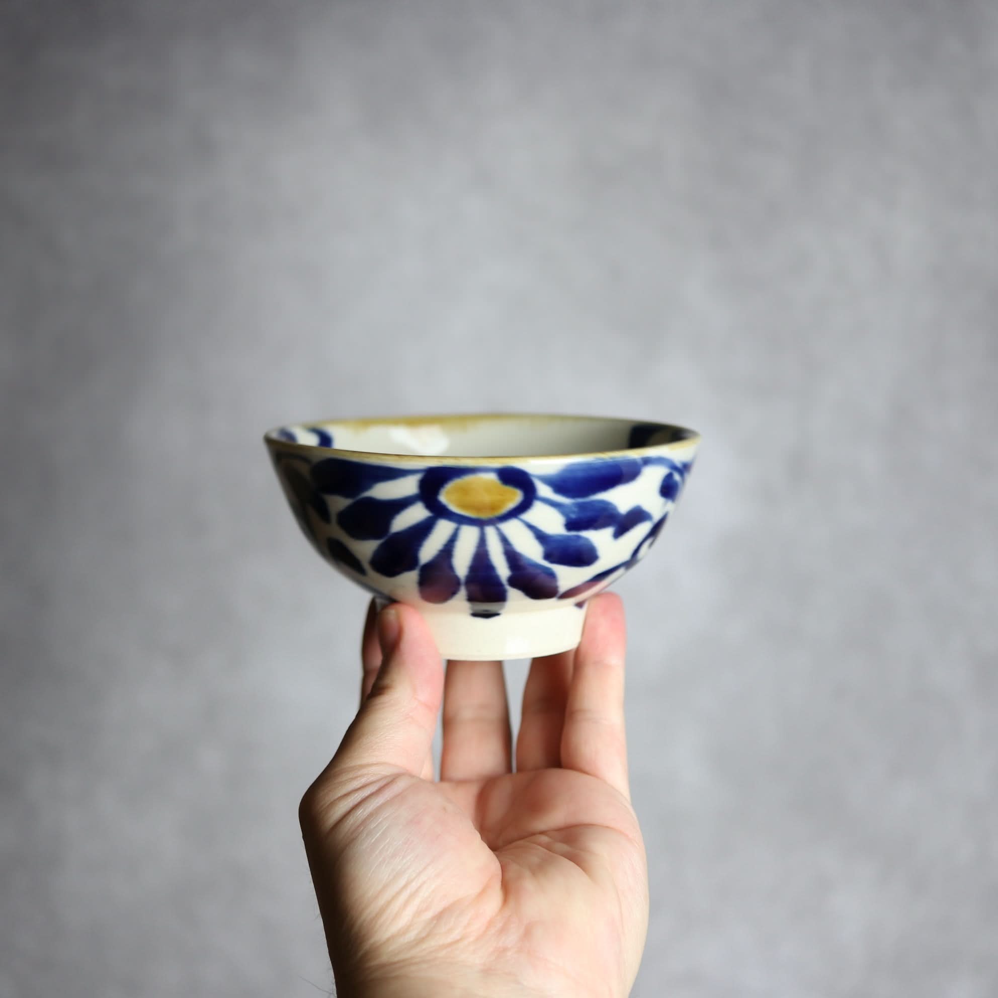 4寸マカイ1 飴 呉須釉 菊唐草 やちむん 陶器 拓美窯 やちむん 陶器.