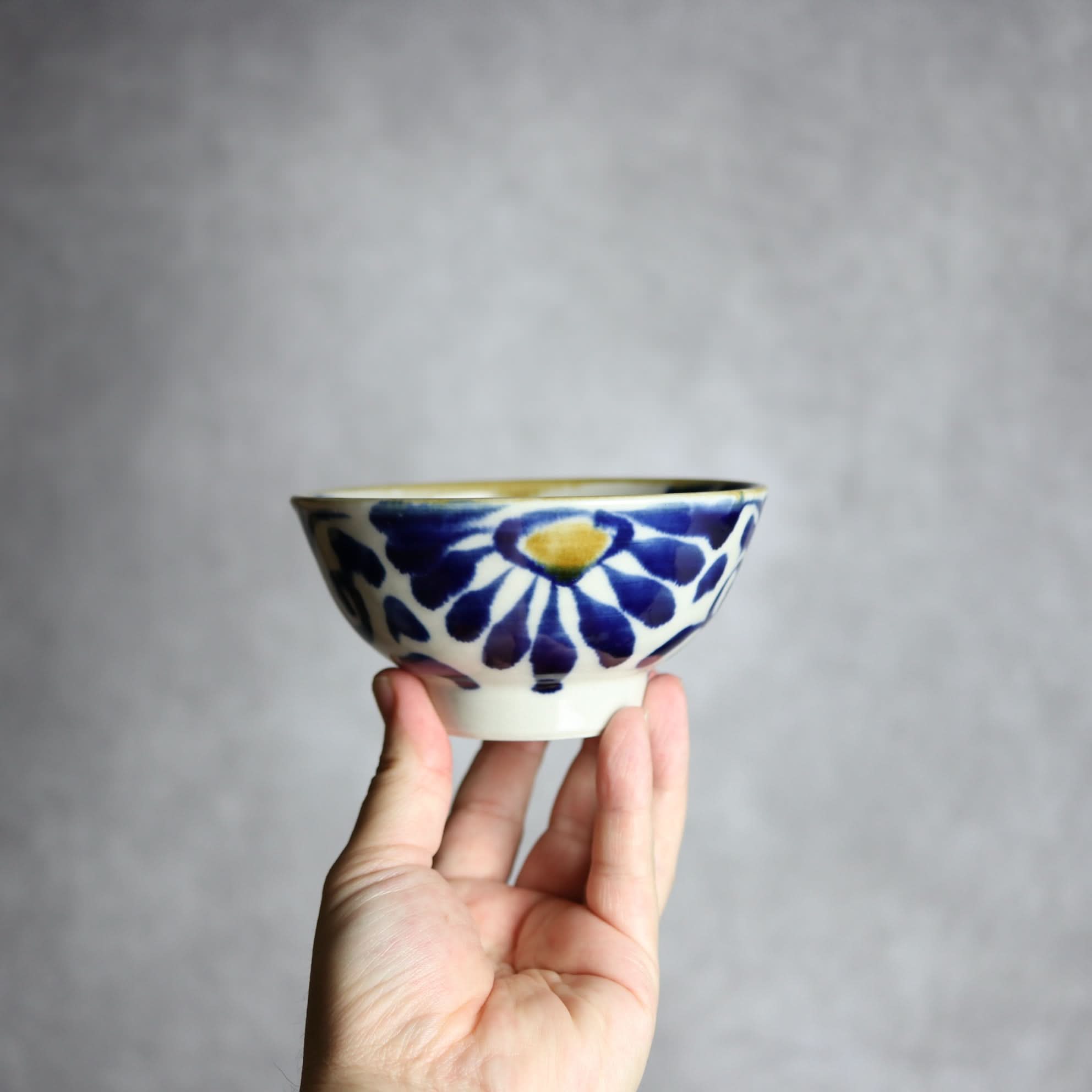 4寸マカイ2 飴 呉須釉 菊唐草 やちむん 陶器 拓美窯 やちむん 陶器.