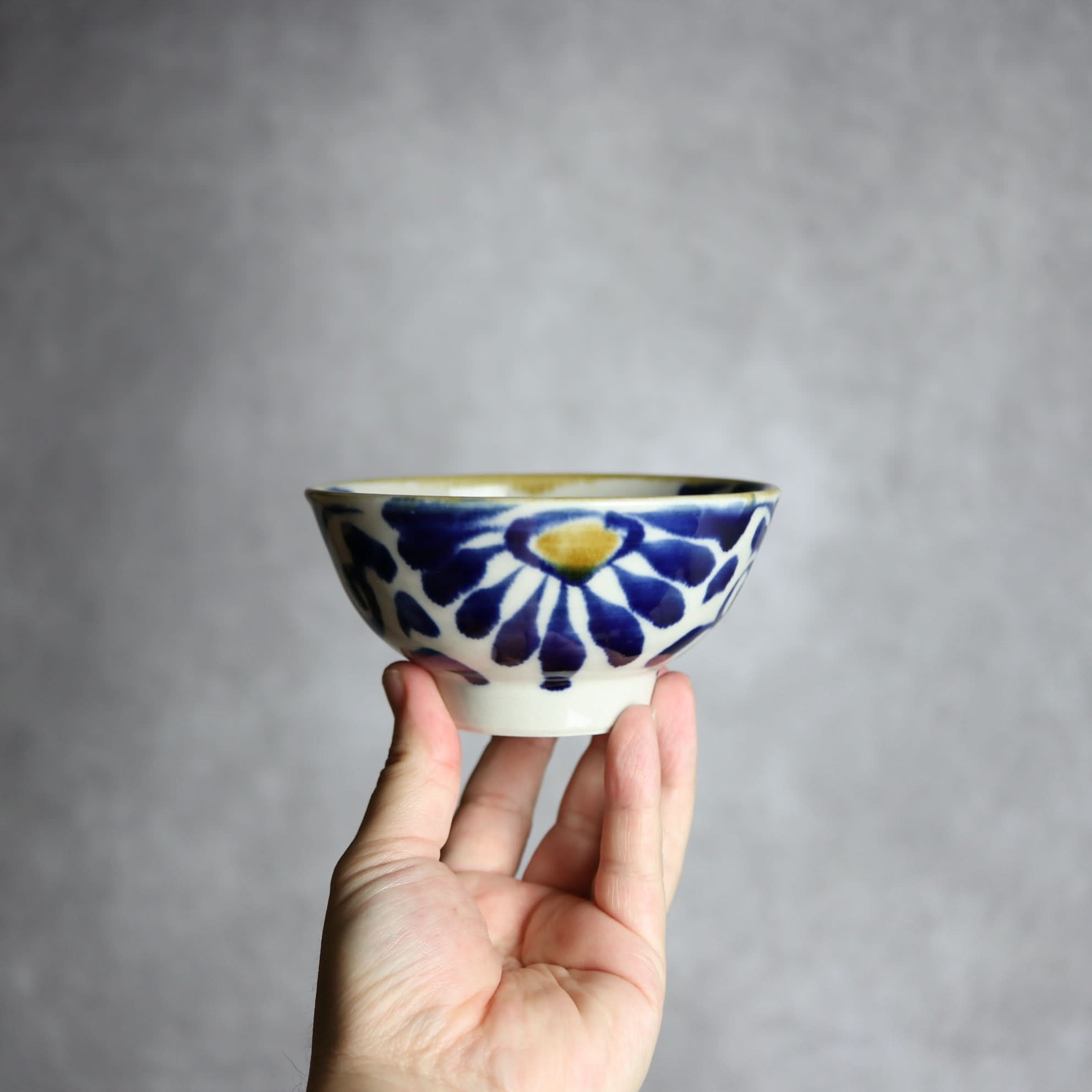 4寸マカイ2 飴 呉須釉 菊唐草 やちむん 陶器 拓美窯 やちむん 陶器.