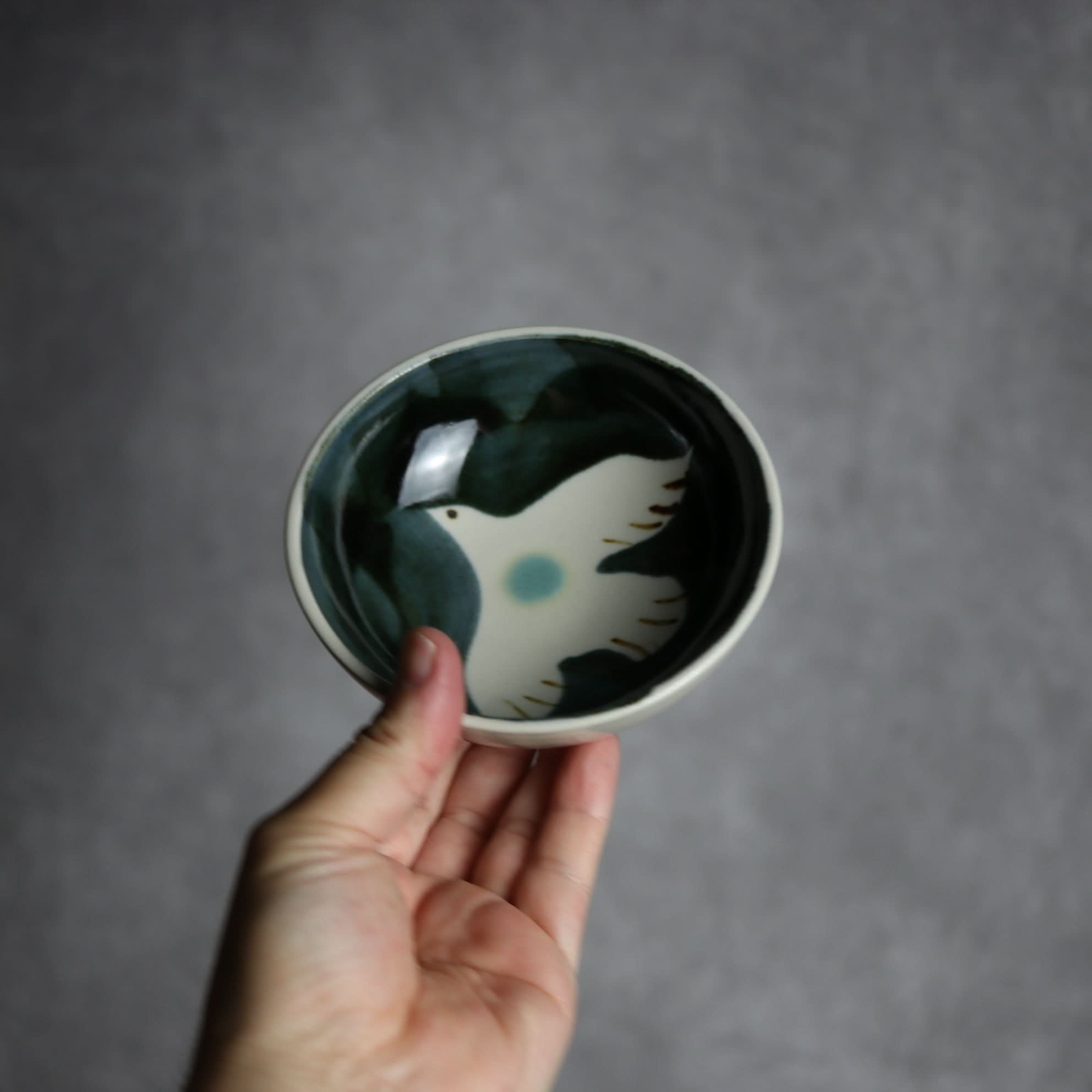 4寸鉢1 黒呉須釉 鳥 やちむん 陶器 拓美窯 やちむん 陶器.