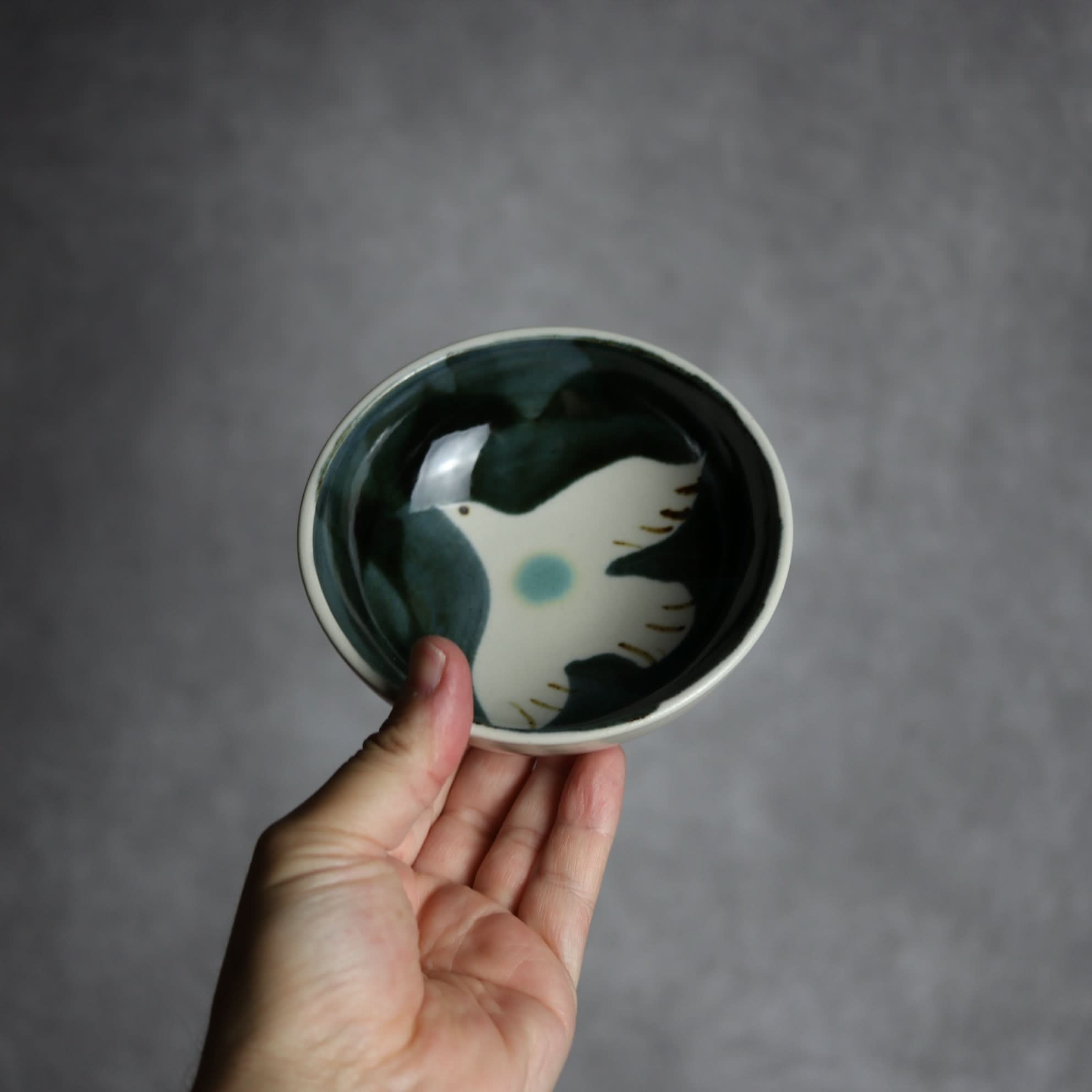 4寸鉢1 黒呉須釉 鳥 やちむん 陶器 拓美窯 やちむん 陶器.