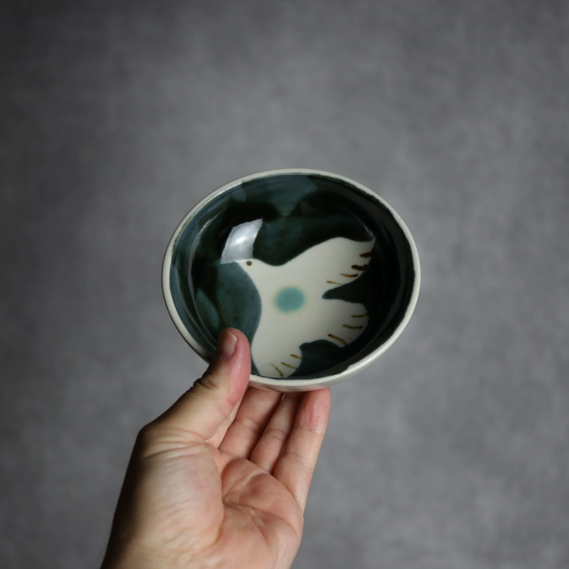 4寸鉢1 黒呉須釉 鳥 やちむん 陶器 拓美窯 やちむん 陶器.