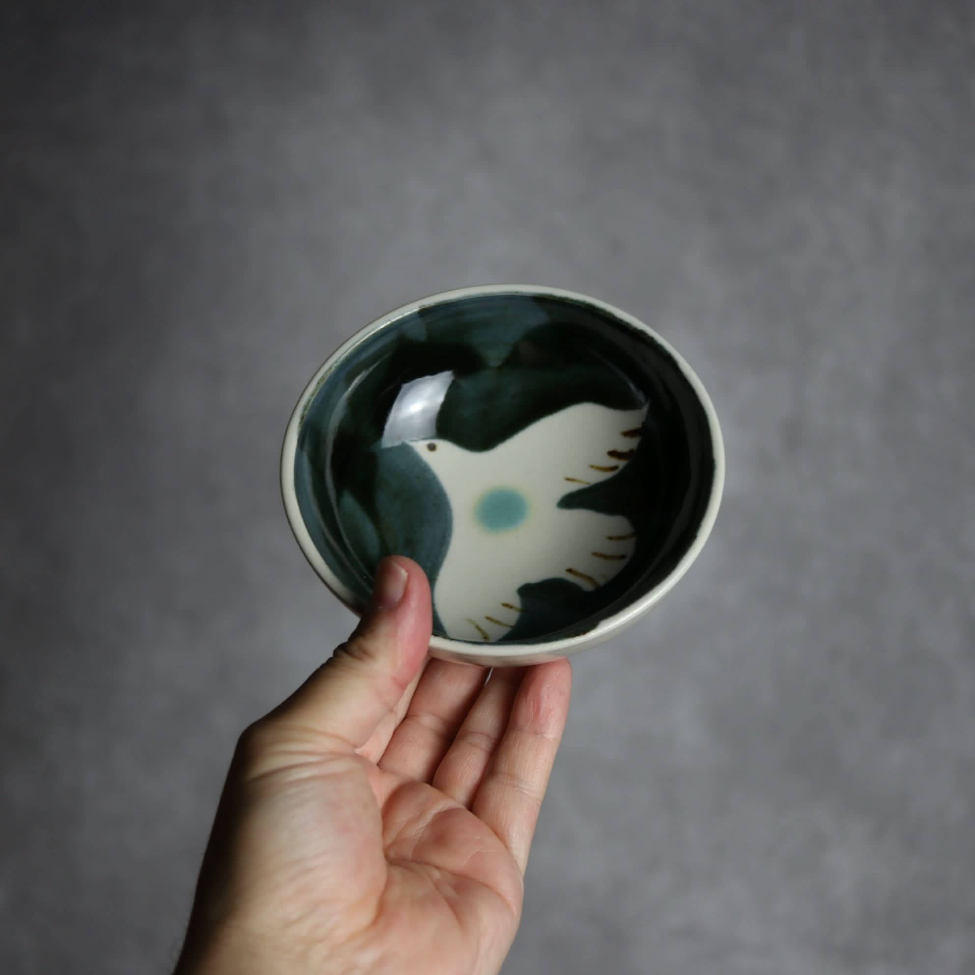 4寸鉢1 黒呉須釉 鳥 やちむん 陶器 拓美窯 やちむん 陶器.