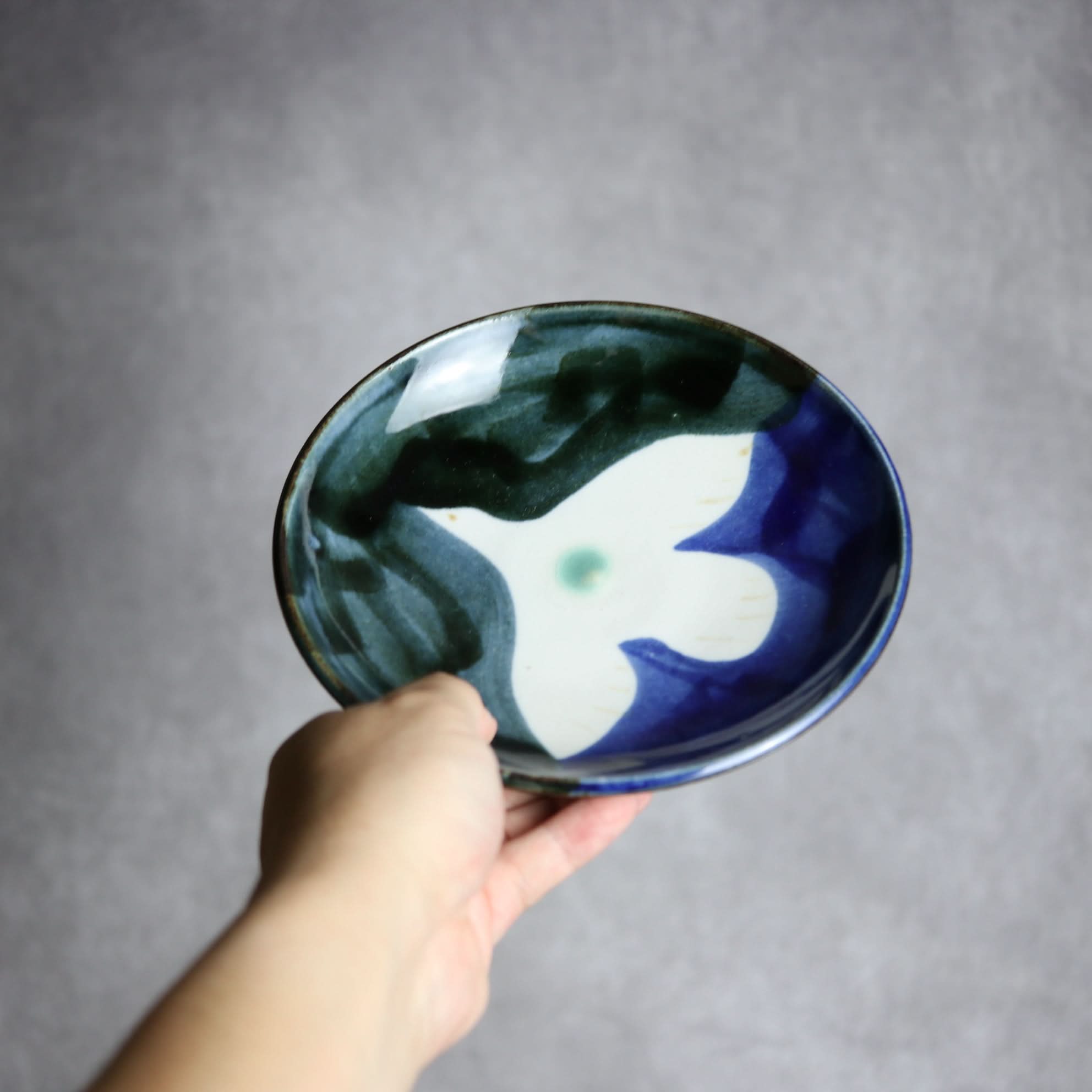 6寸皿1 黒呉須 呉須釉 鳥 やちむん 陶器 拓美窯 やちむん 陶器.