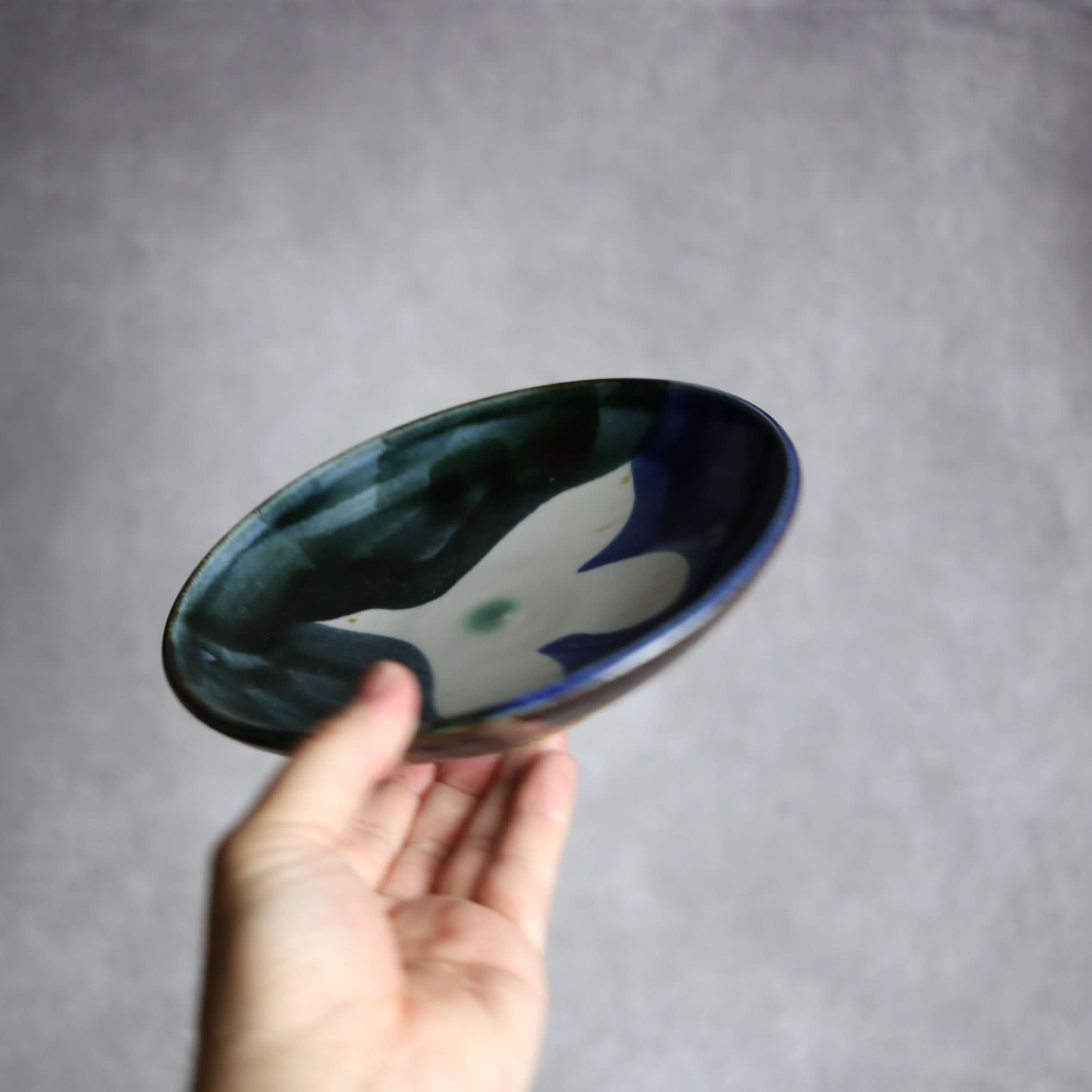 6寸皿1 黒呉須 呉須釉 鳥 やちむん 陶器 拓美窯 やちむん 陶器.