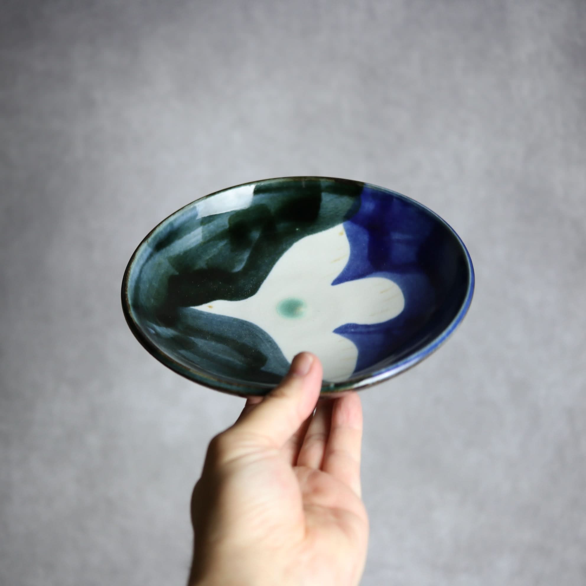 6寸皿1 黒呉須 呉須釉 鳥 やちむん 陶器 拓美窯 やちむん 陶器.