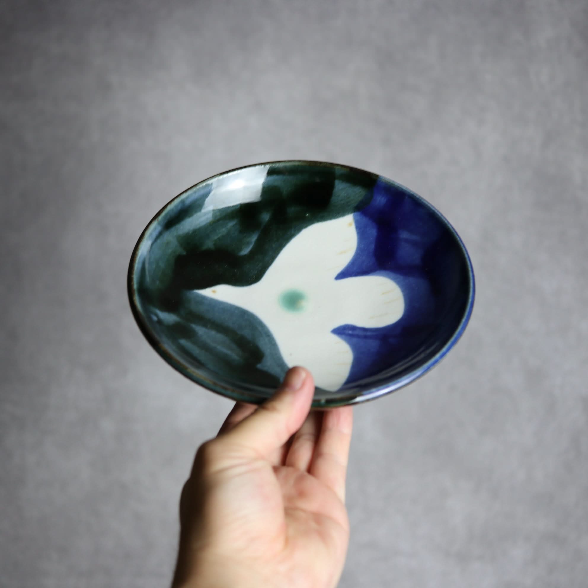 6寸皿1 黒呉須 呉須釉 鳥 やちむん 陶器 拓美窯 やちむん 陶器.