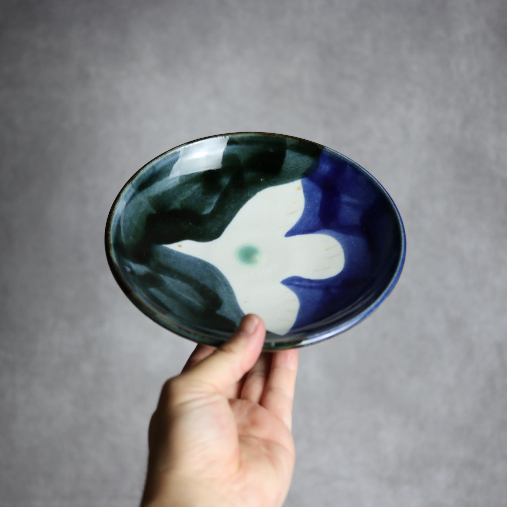 6寸皿1 黒呉須 呉須釉 鳥 やちむん 陶器 拓美窯 やちむん 陶器.