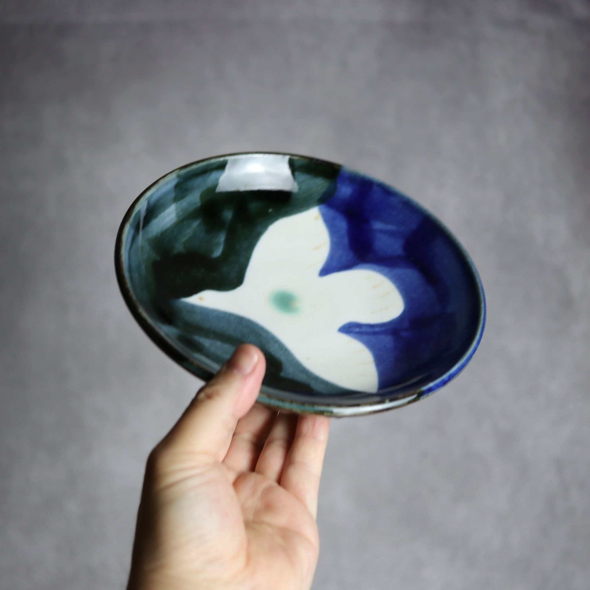 6寸皿1 黒呉須 呉須釉 鳥 やちむん 陶器 拓美窯 やちむん 陶器.