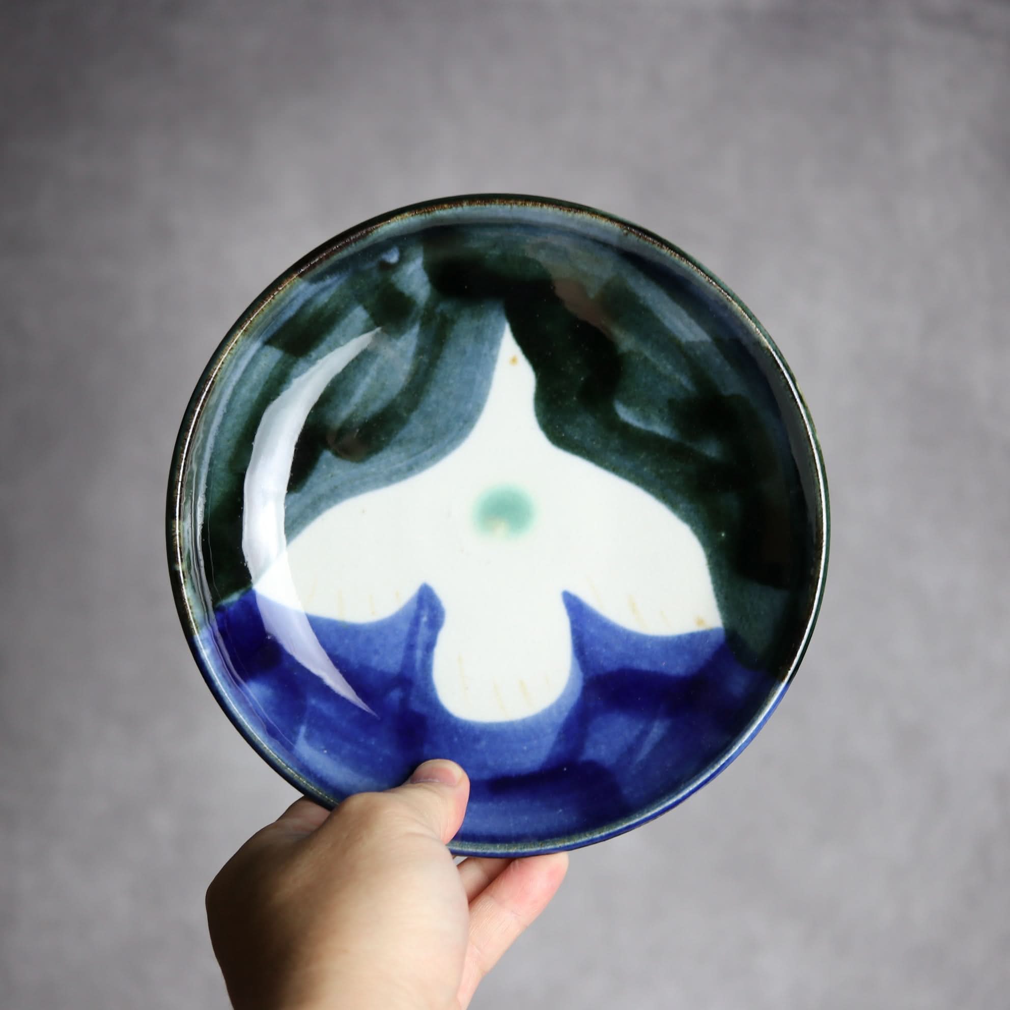6寸皿1 黒呉須 呉須釉 鳥 やちむん 陶器 拓美窯 やちむん 陶器.