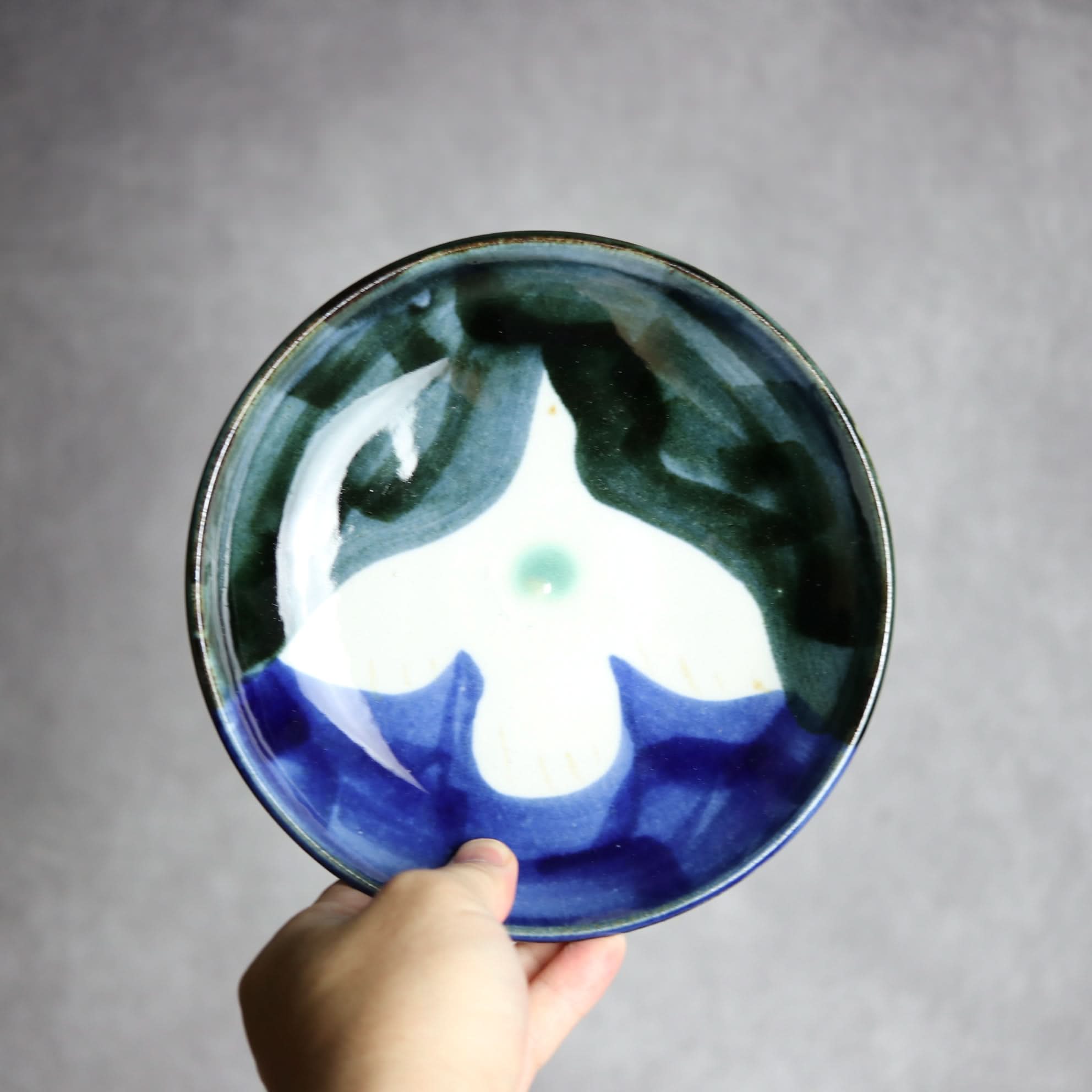 6寸皿1 黒呉須 呉須釉 鳥 やちむん 陶器 拓美窯 やちむん 陶器.