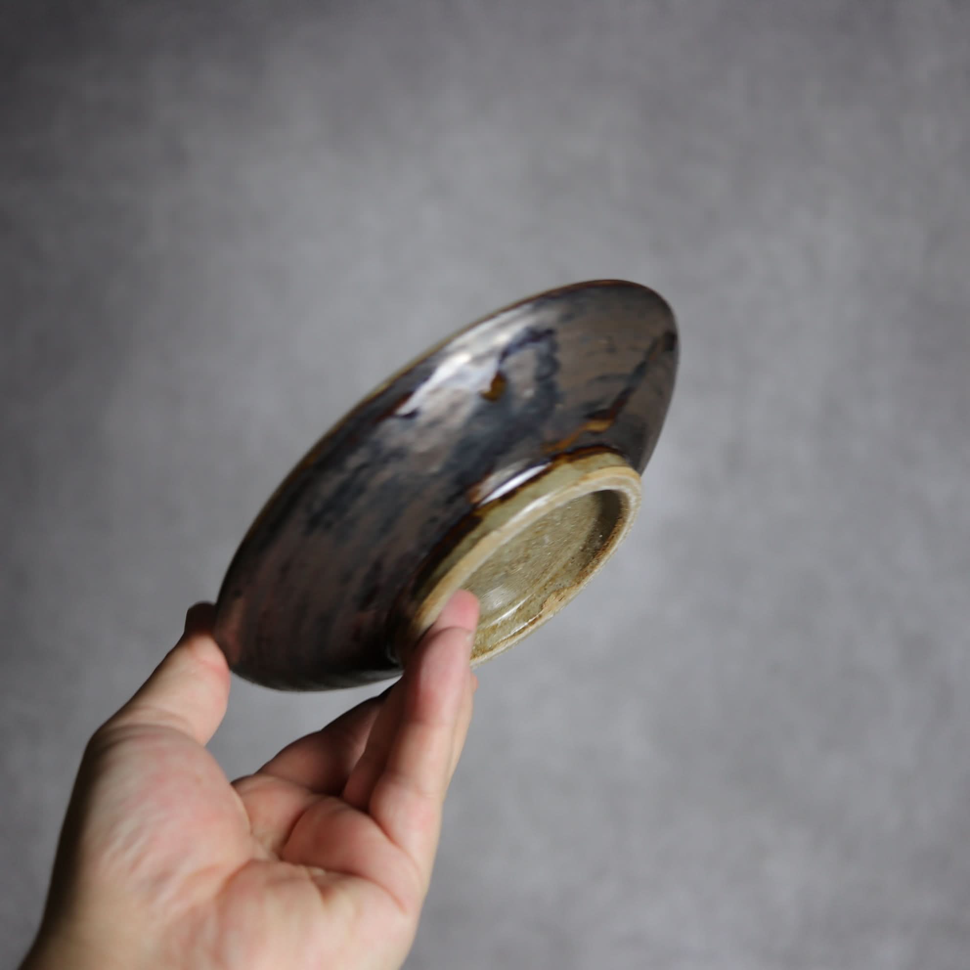 5寸皿1 飴 呉須釉 菊唐草 やちむん 陶器 拓美窯 やちむん 陶器.