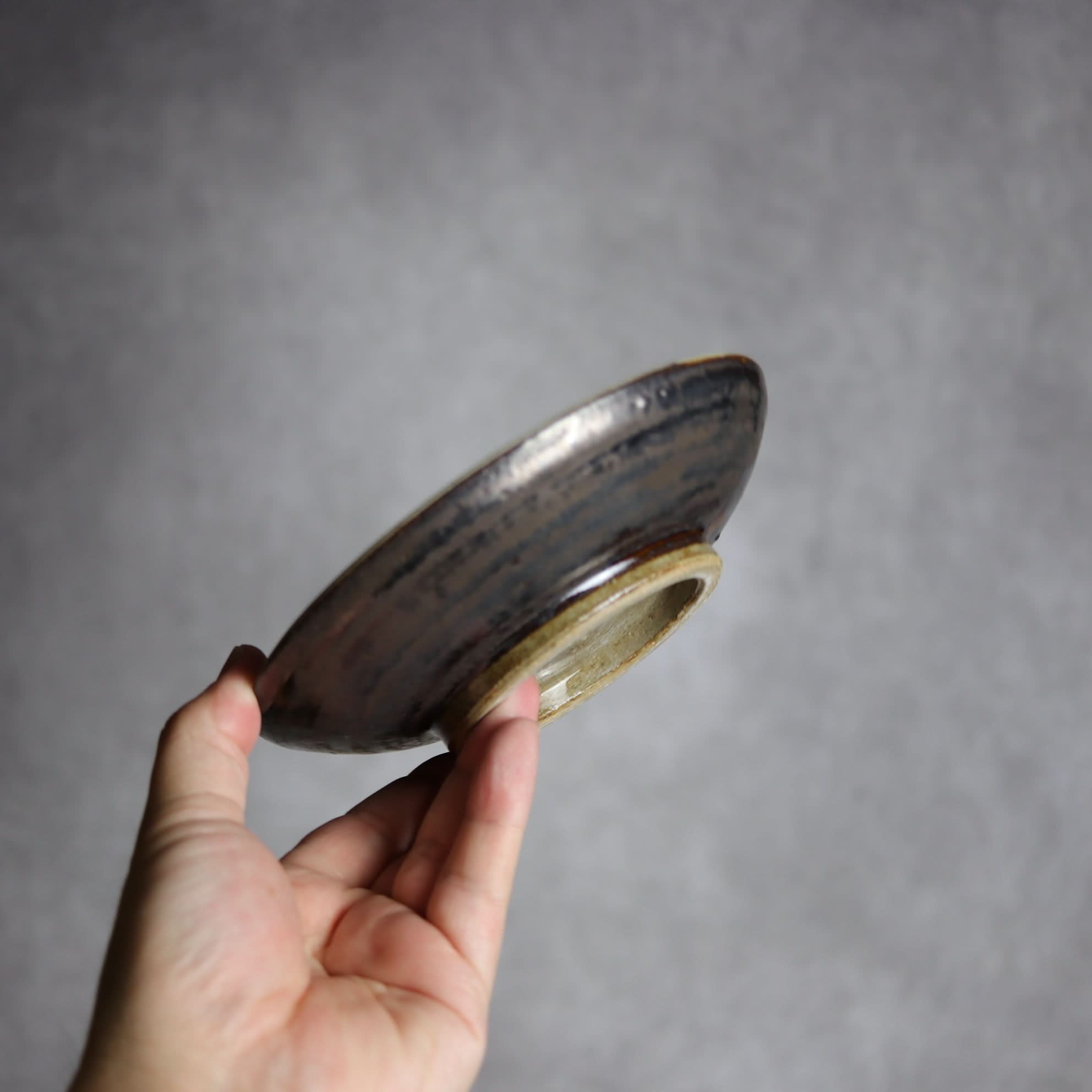 5寸皿1 飴 呉須釉 菊唐草 やちむん 陶器 拓美窯 やちむん 陶器.