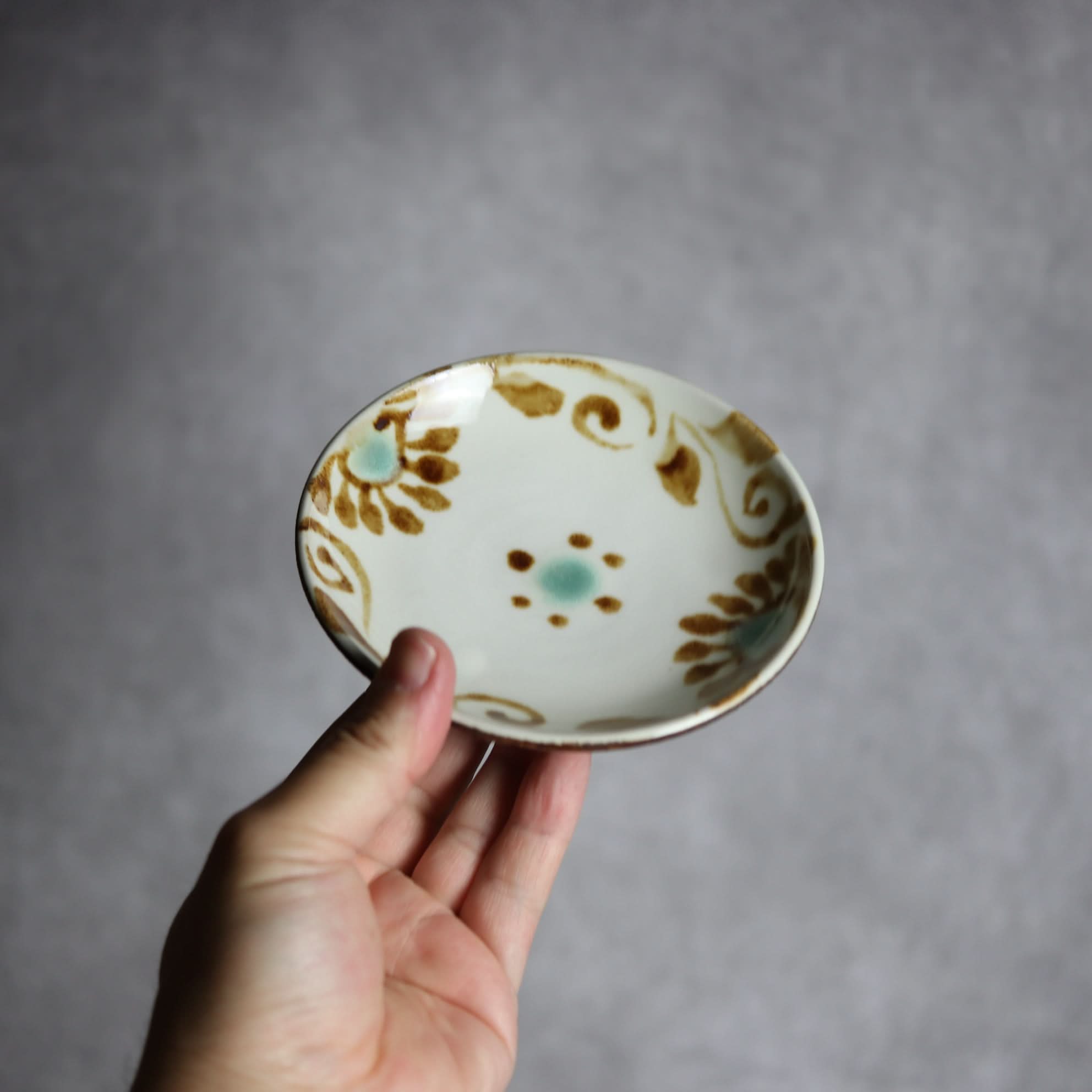 4寸皿1 三彩 菊唐草 やちむん 陶器 拓美窯 やちむん 陶器.