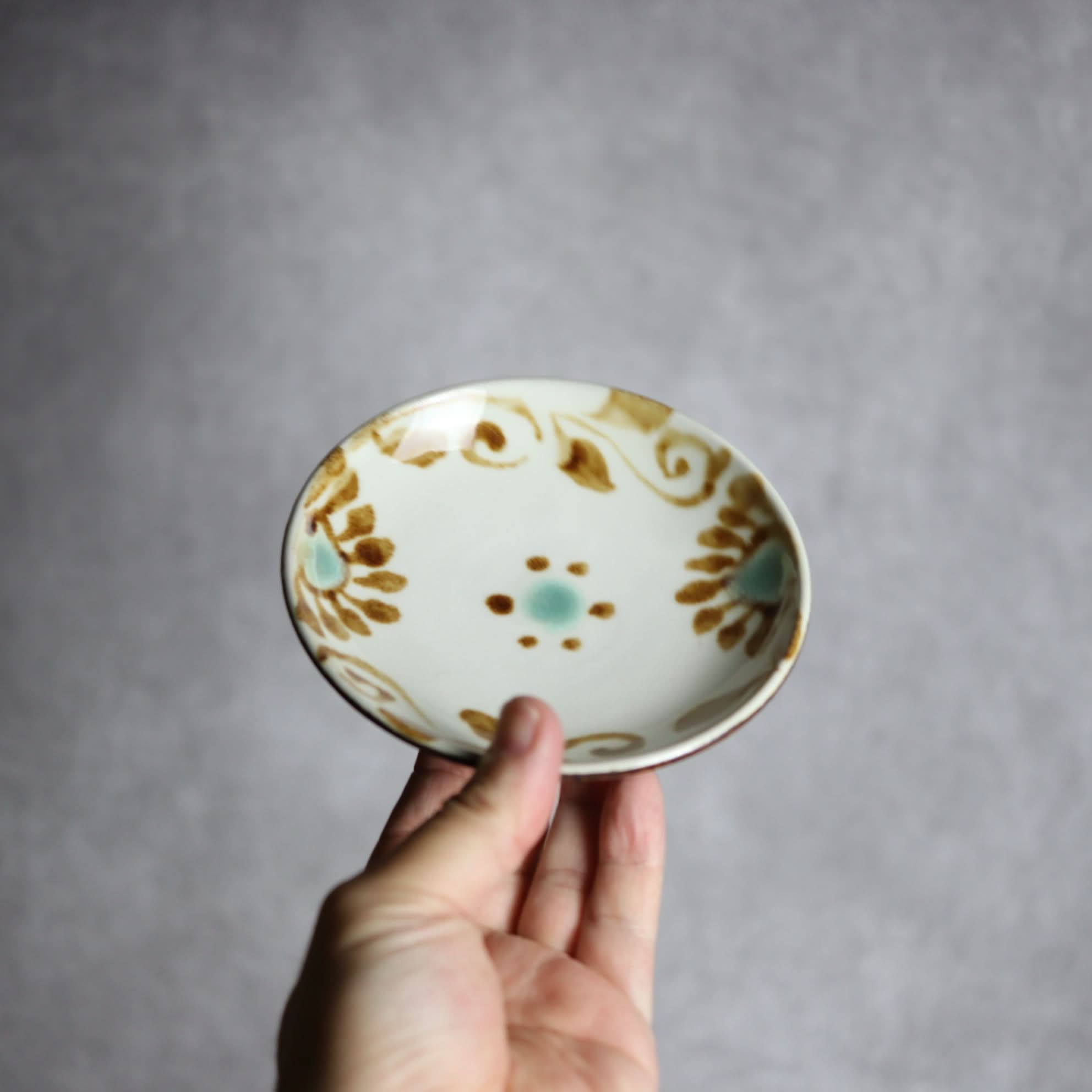4寸皿1 三彩 菊唐草 やちむん 陶器 拓美窯 やちむん 陶器.