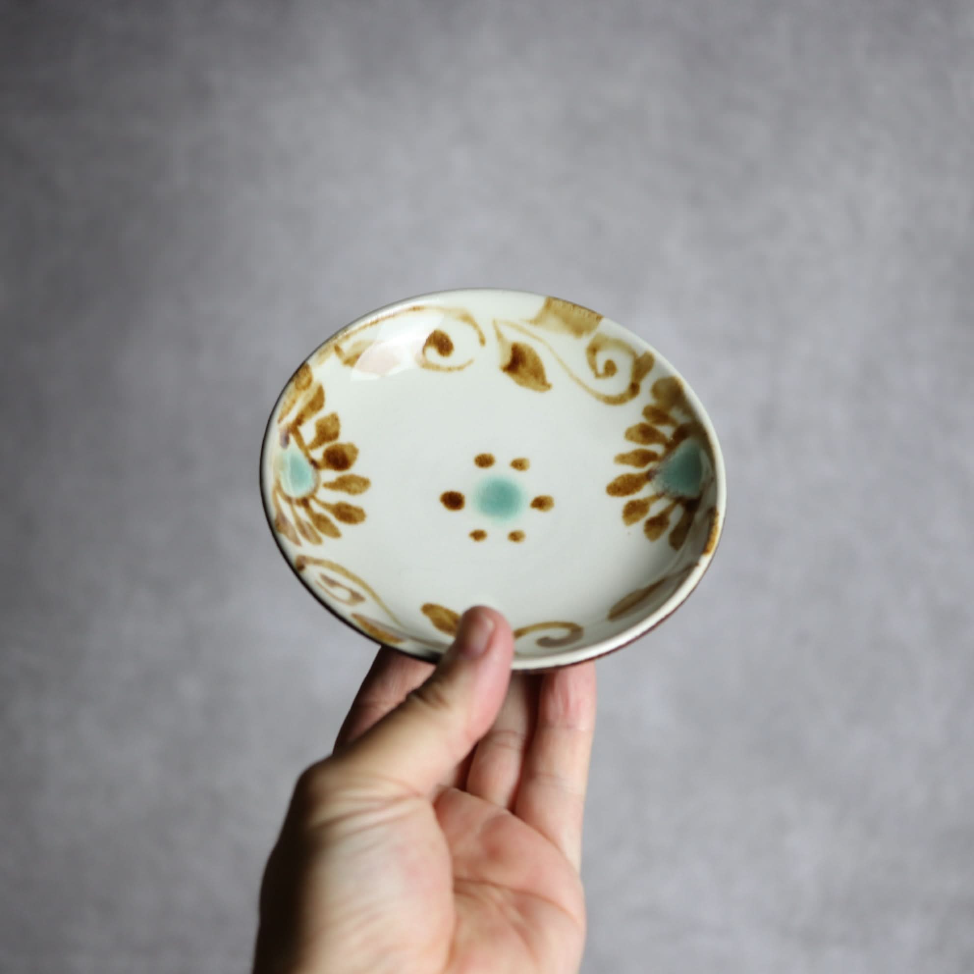 4寸皿1 三彩 菊唐草 やちむん 陶器 拓美窯 やちむん 陶器.
