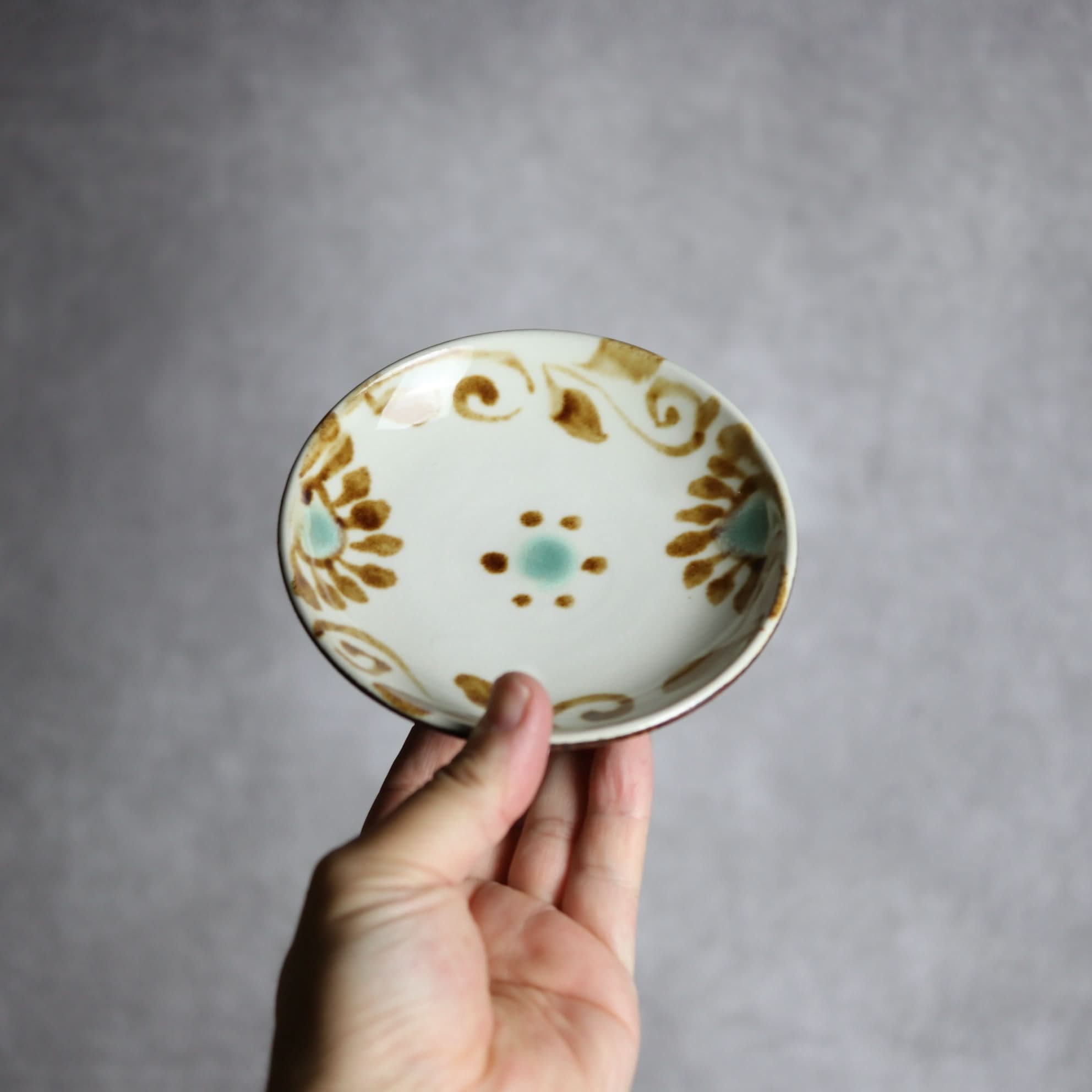 4寸皿1 三彩 菊唐草 やちむん 陶器 拓美窯 やちむん 陶器.