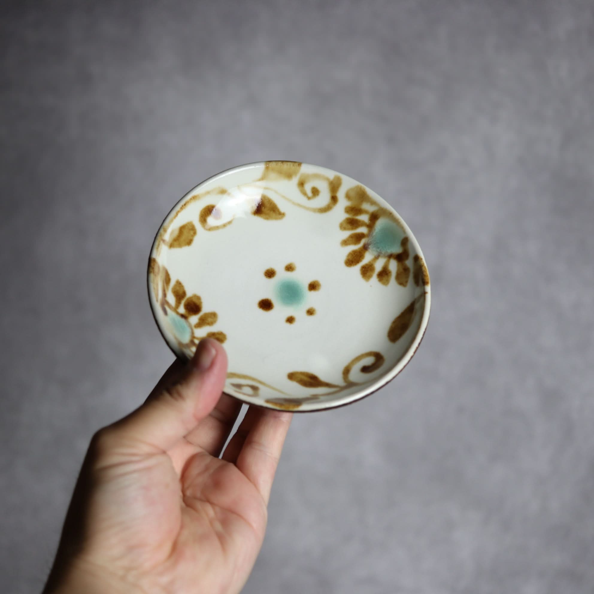 4寸皿1 三彩 菊唐草 やちむん 陶器 拓美窯 やちむん 陶器.