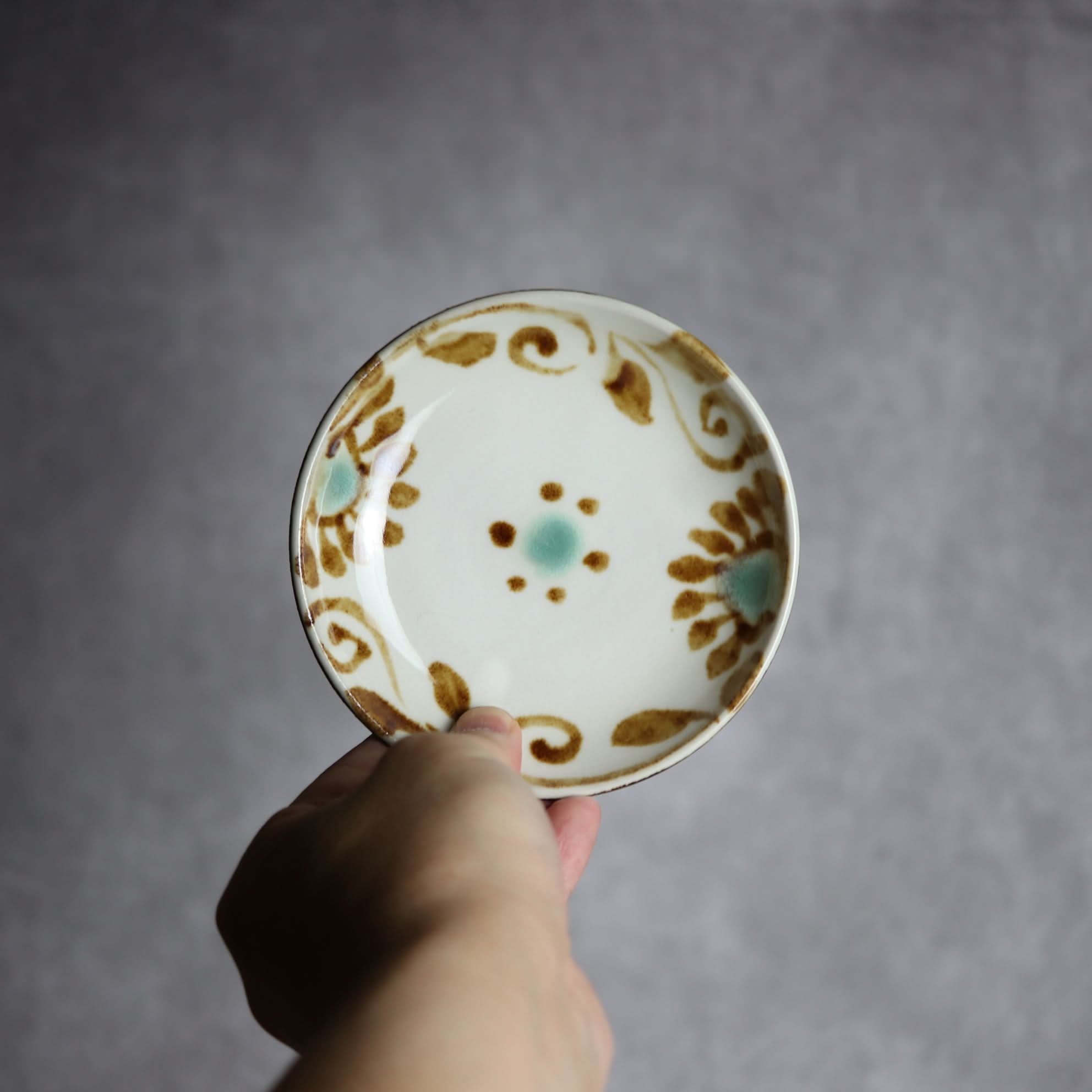 4寸皿1 三彩 菊唐草 やちむん 陶器 拓美窯 やちむん 陶器.