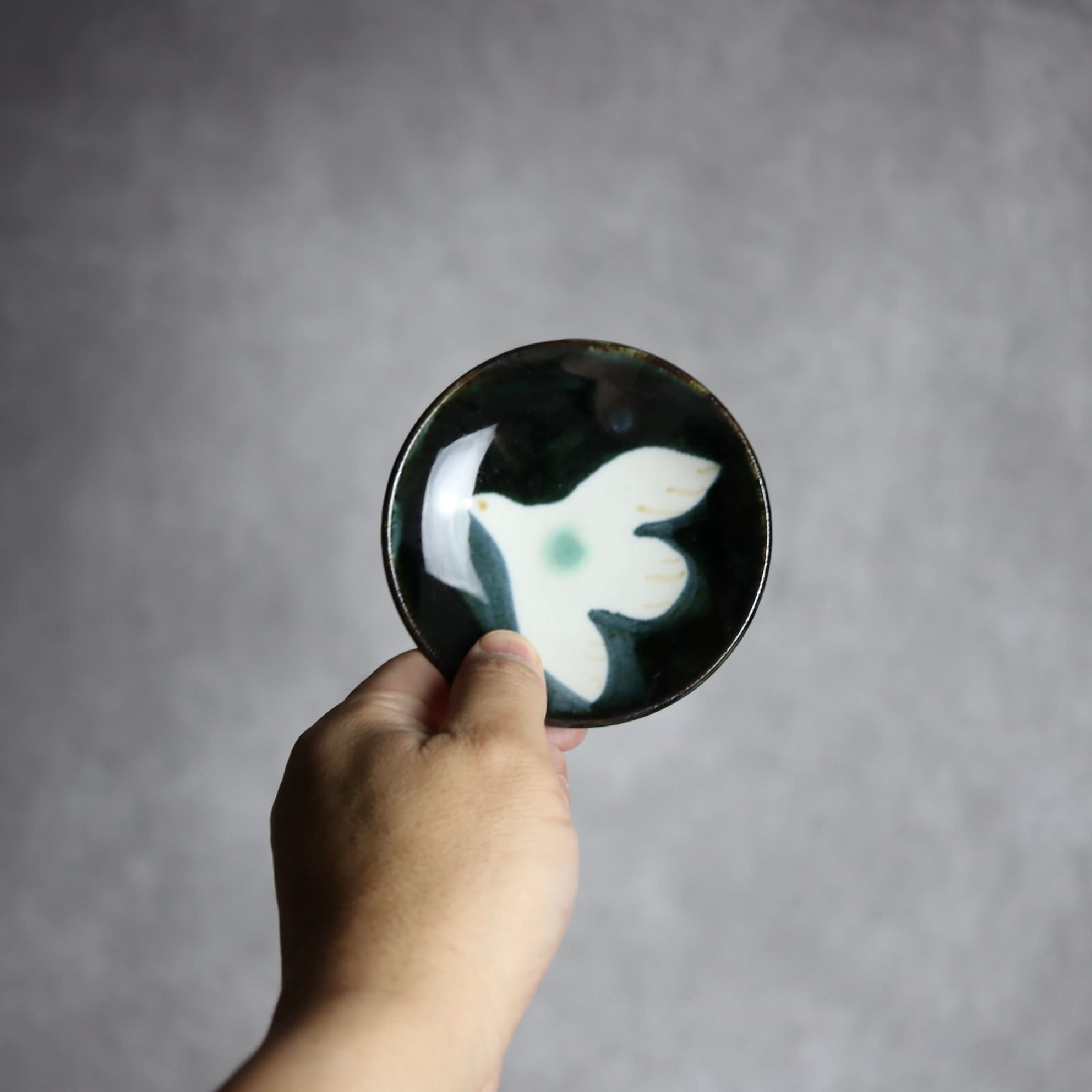 3寸皿1 黒呉須釉 鳥 やちむん 陶器 拓美窯 やちむん 陶器.