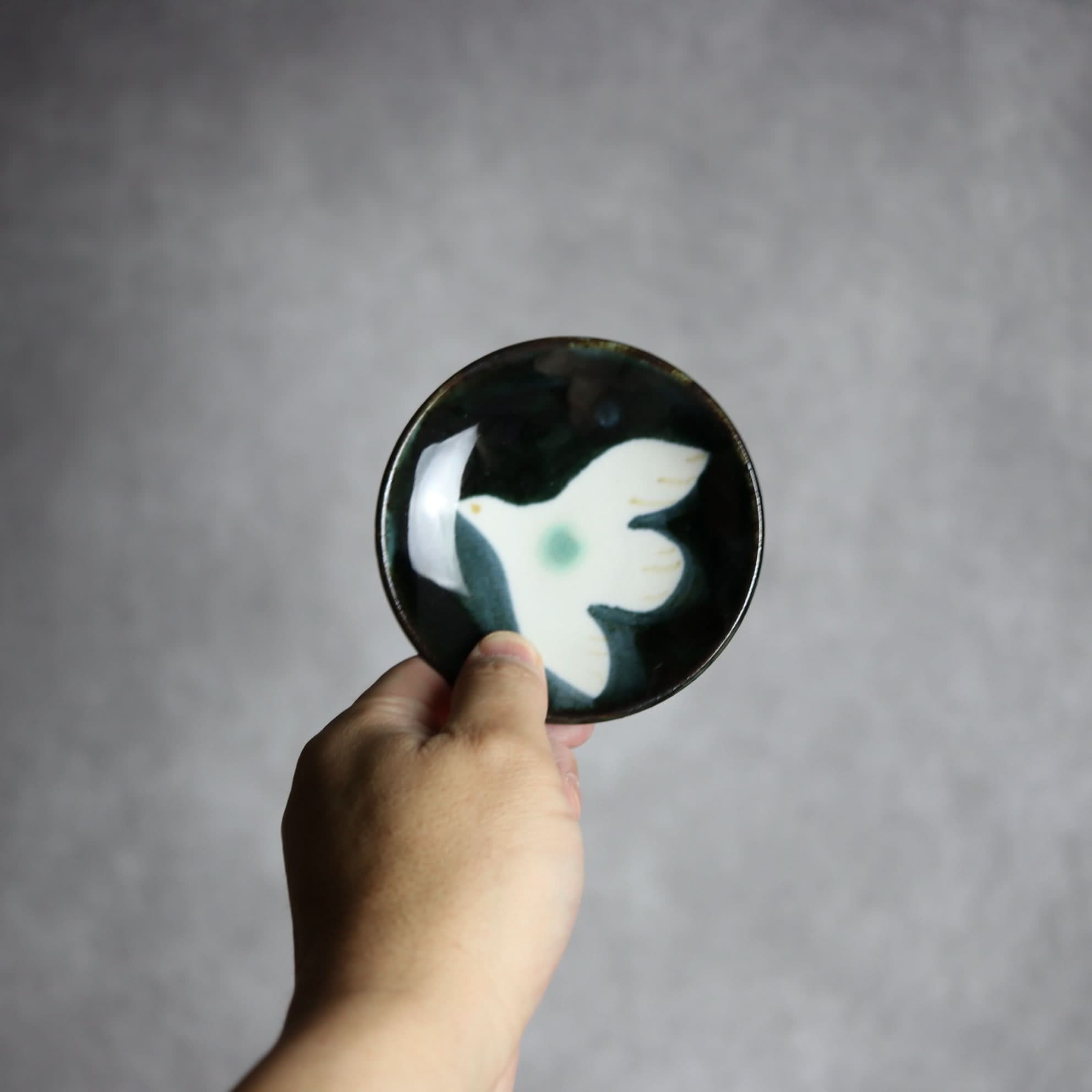 3寸皿1 黒呉須釉 鳥 やちむん 陶器 拓美窯 やちむん 陶器.