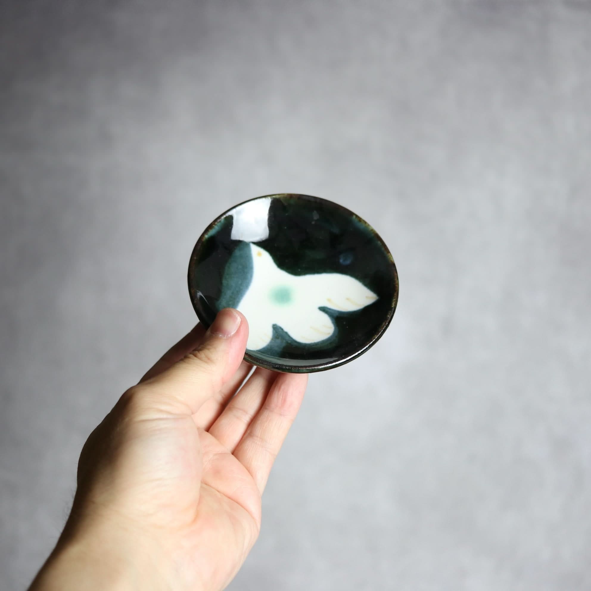 3寸皿1 黒呉須釉 鳥 やちむん 陶器 拓美窯 やちむん 陶器.