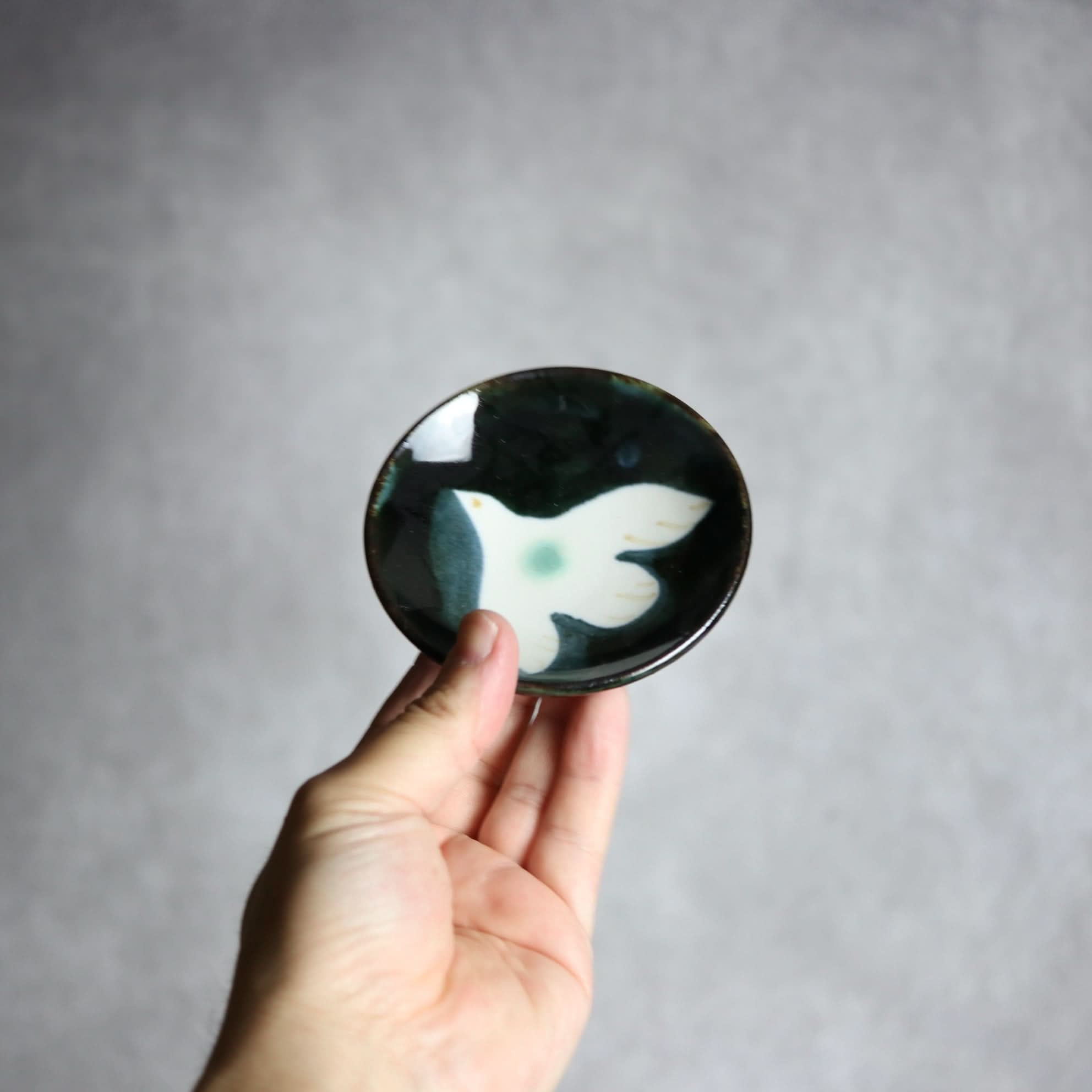 3寸皿1 黒呉須釉 鳥 やちむん 陶器 拓美窯 やちむん 陶器.