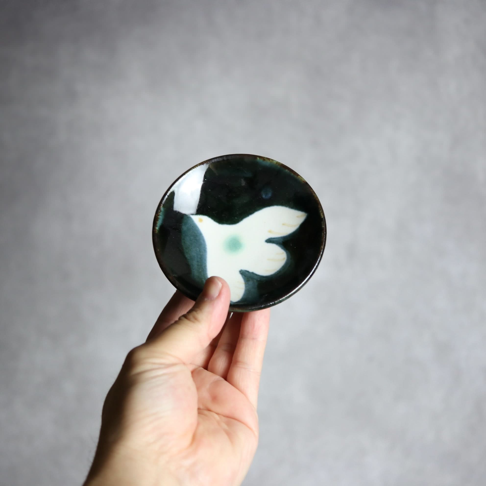 3寸皿1 黒呉須釉 鳥 やちむん 陶器 拓美窯 やちむん 陶器.