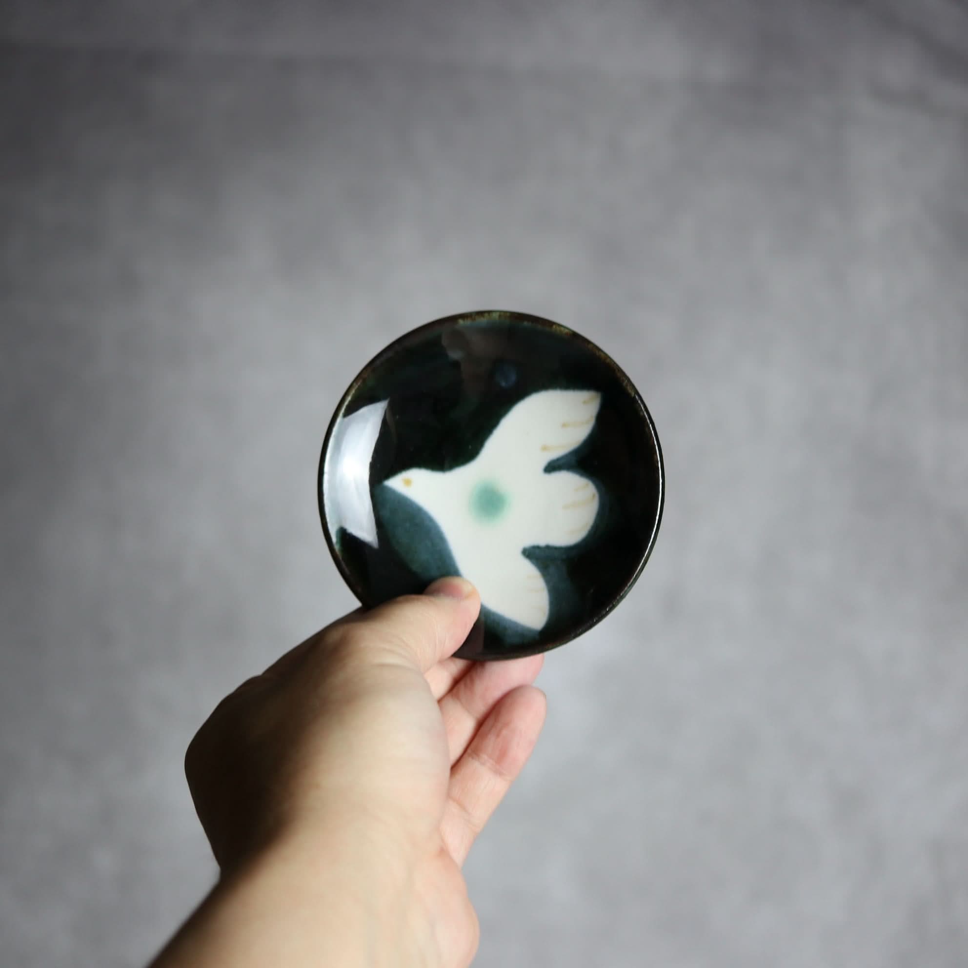 3寸皿1 黒呉須釉 鳥 やちむん 陶器 拓美窯 やちむん 陶器.