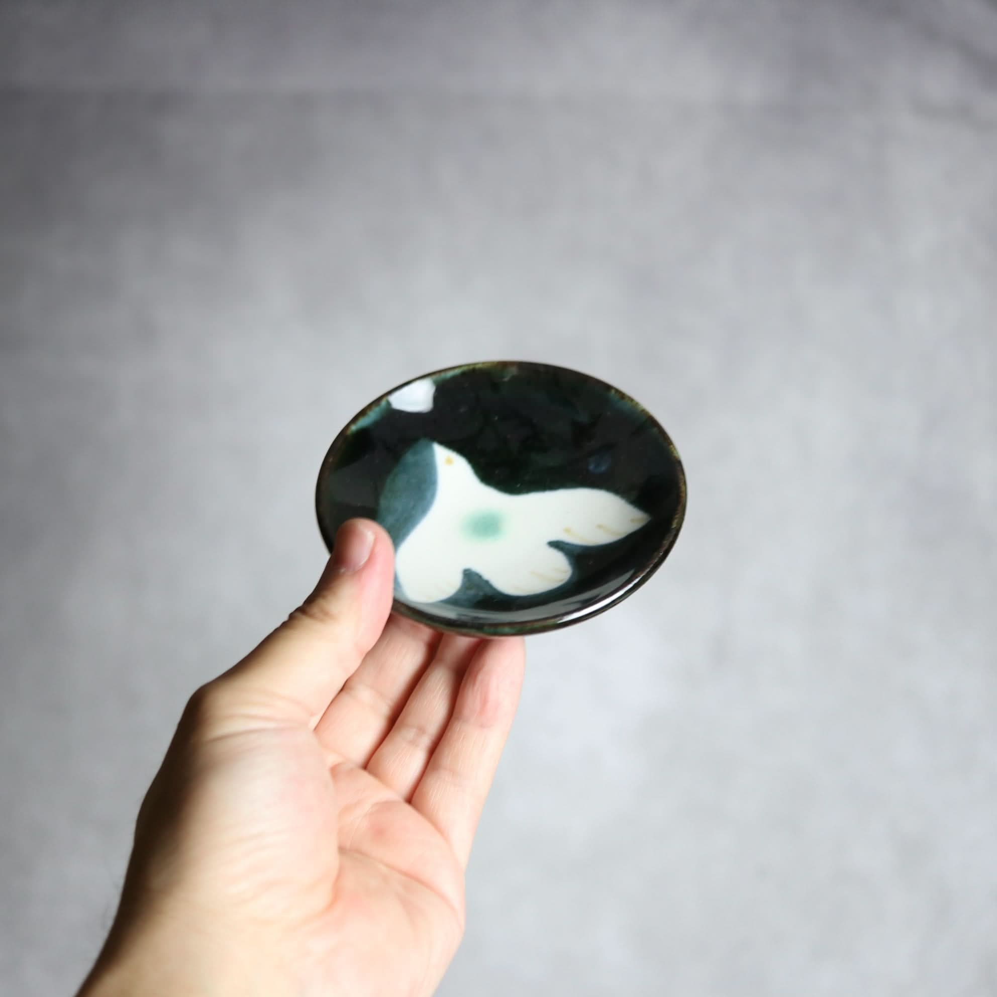 3寸皿1 黒呉須釉 鳥 やちむん 陶器 拓美窯 やちむん 陶器.