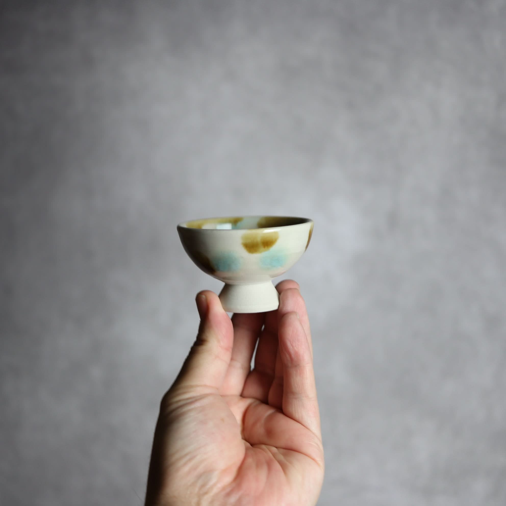 ぐい呑1 三彩 点打 やちむん 陶器 拓美窯 やちむん 陶器.