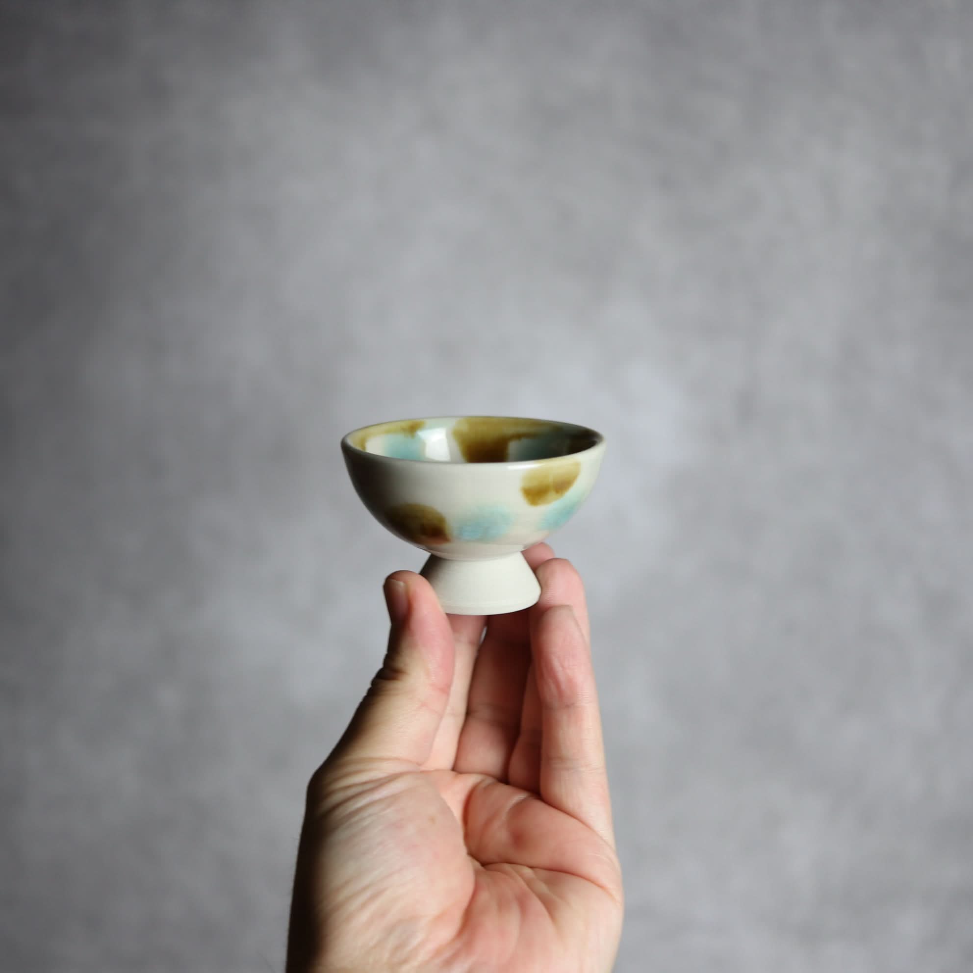 ぐい呑1 三彩 点打 やちむん 陶器 拓美窯 やちむん 陶器.