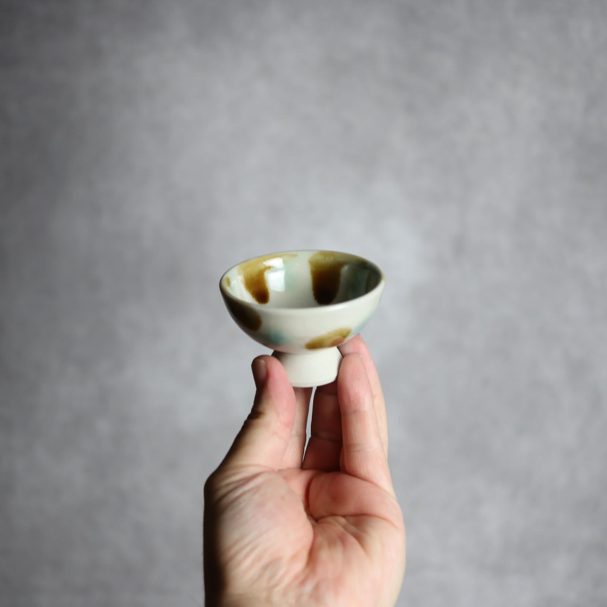 ぐい呑1 三彩 点打 やちむん 陶器 拓美窯 やちむん 陶器.