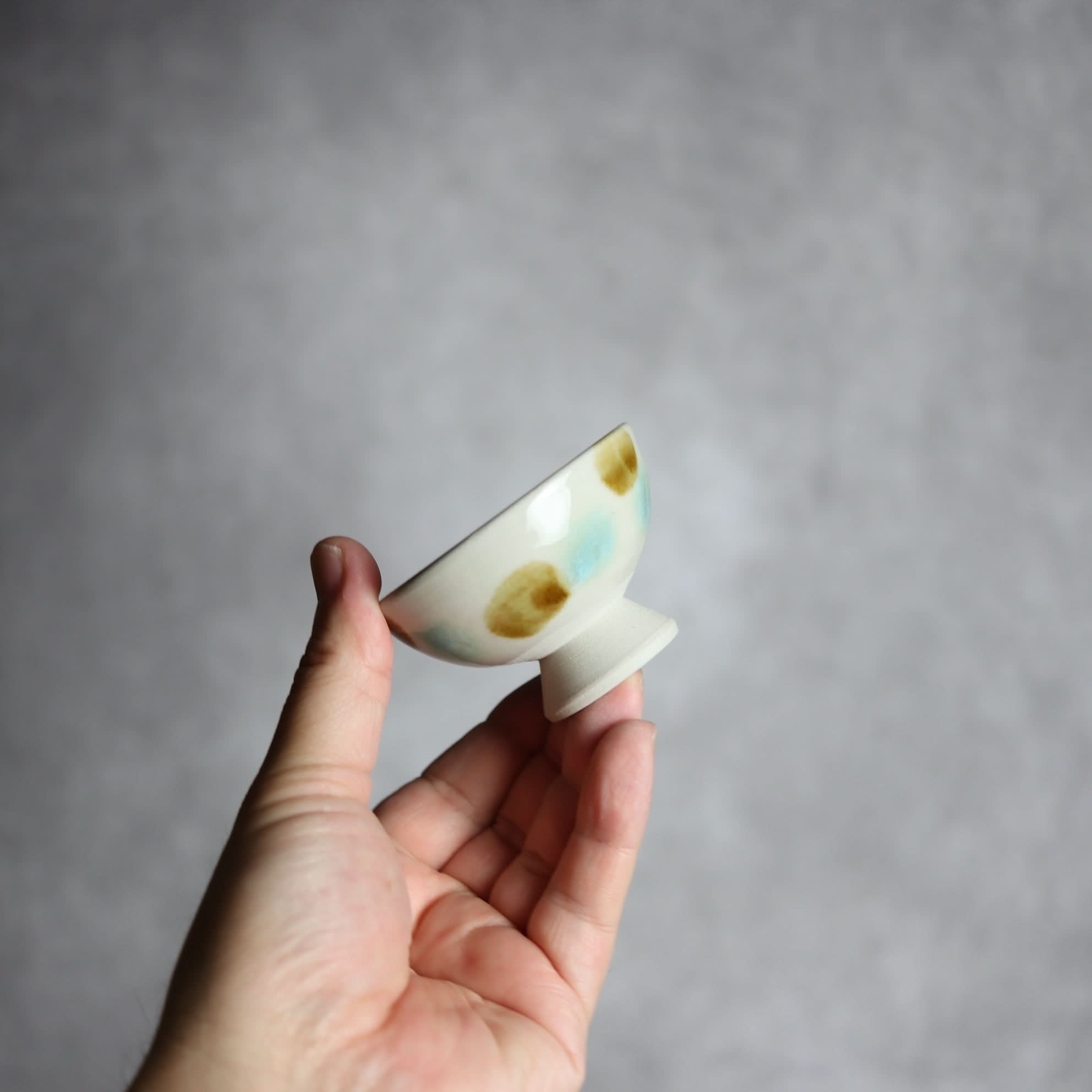 ぐい呑1 三彩 点打 やちむん 陶器 拓美窯 やちむん 陶器.