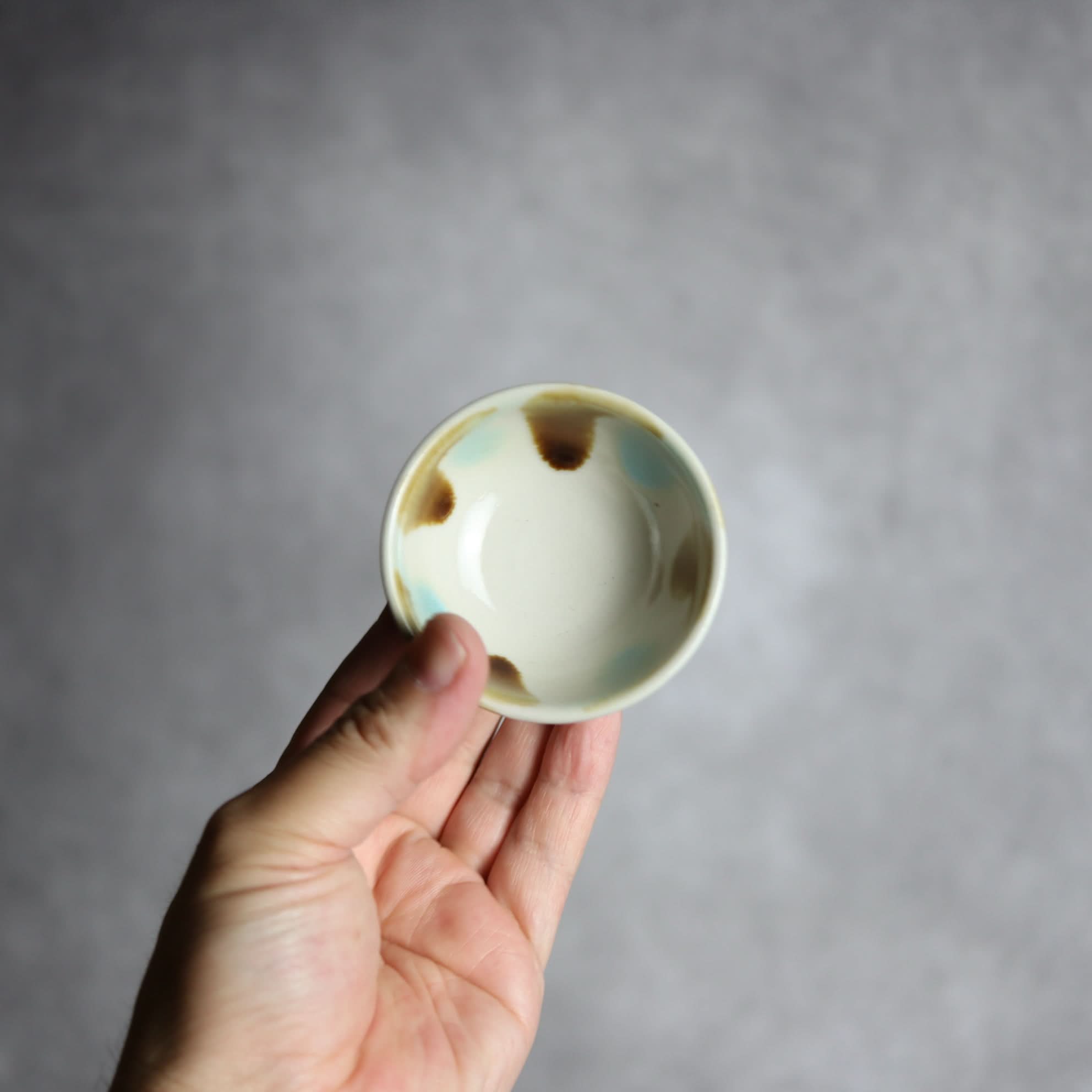 ぐい呑1 三彩 点打 やちむん 陶器 拓美窯 やちむん 陶器.