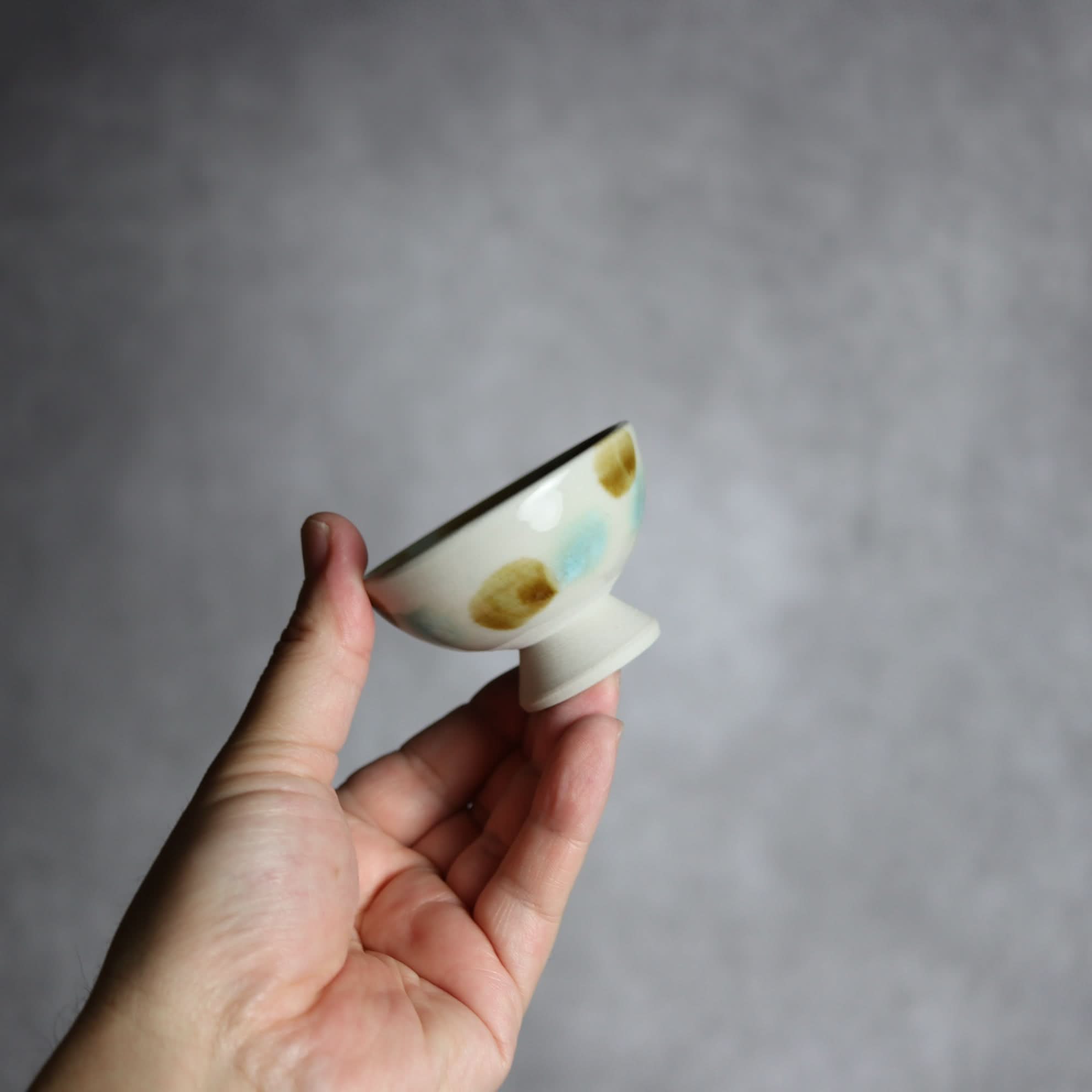 ぐい呑1 三彩 点打 やちむん 陶器 拓美窯 やちむん 陶器.