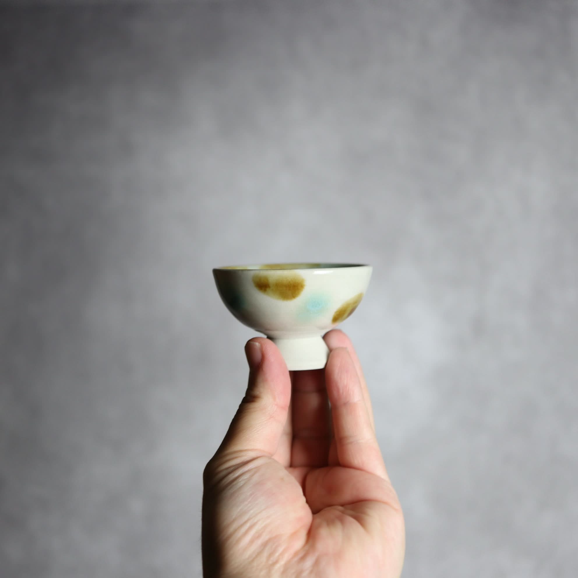 ぐい呑1 三彩 点打 やちむん 陶器 拓美窯 やちむん 陶器.