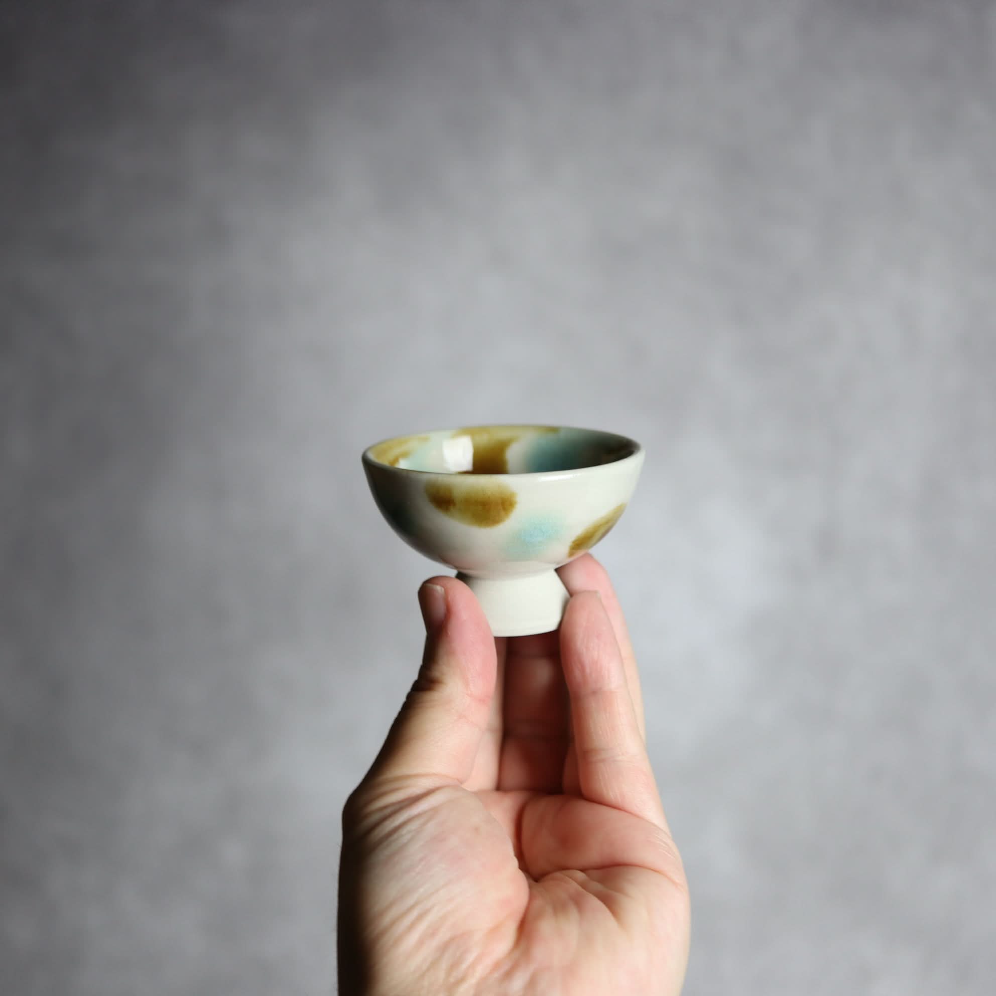 ぐい呑1 三彩 点打 やちむん 陶器 拓美窯 やちむん 陶器.