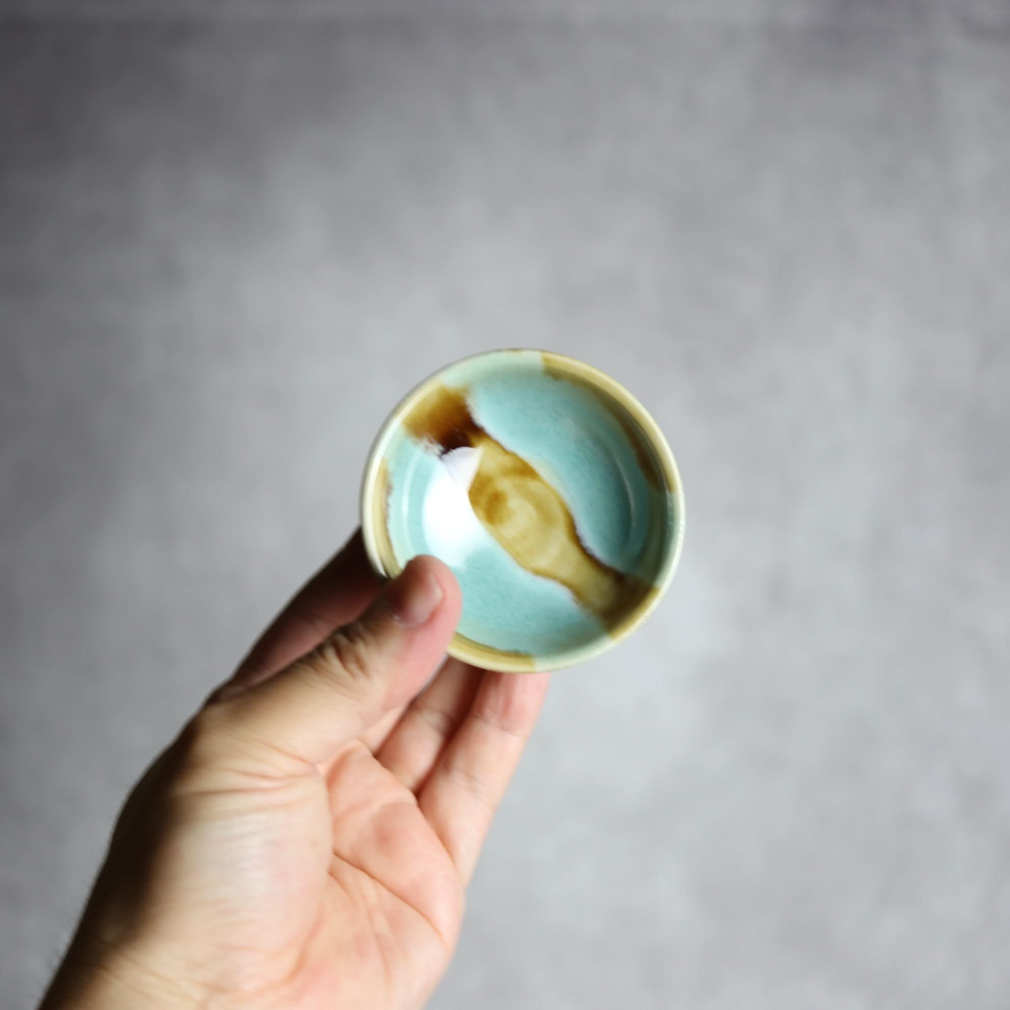 ぐい呑1 三彩 ストライプ やちむん 陶器 拓美窯 やちむん 陶器.