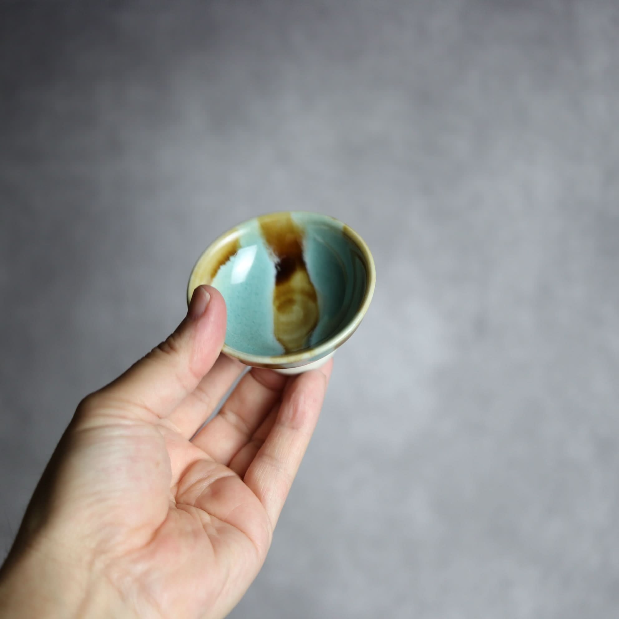 ぐい呑1 三彩 ストライプ やちむん 陶器 拓美窯 やちむん 陶器.